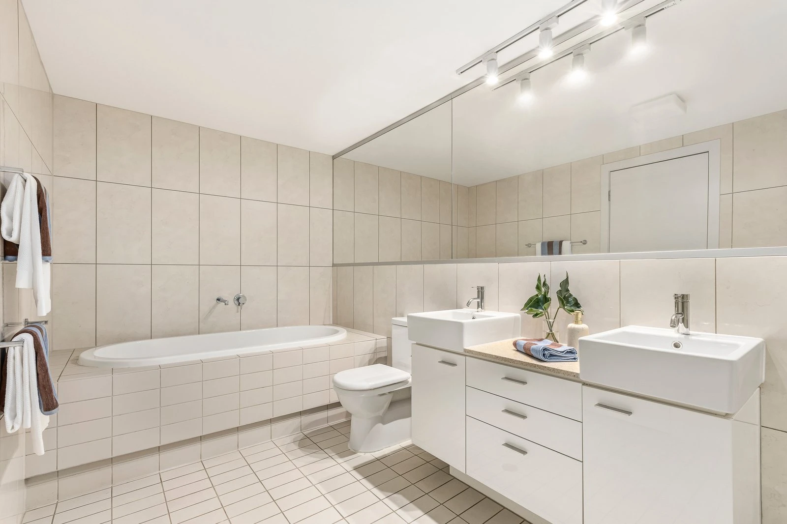 2/188 Canterbury Road, Canterbury, 3126