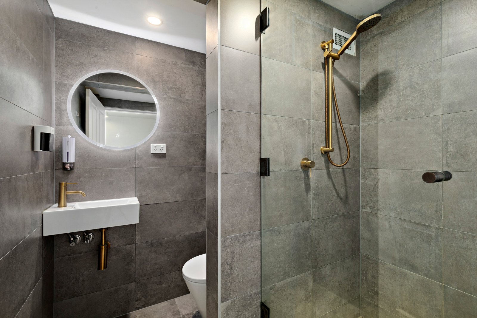 2/20 Commercial Road, Melbourne, 3004