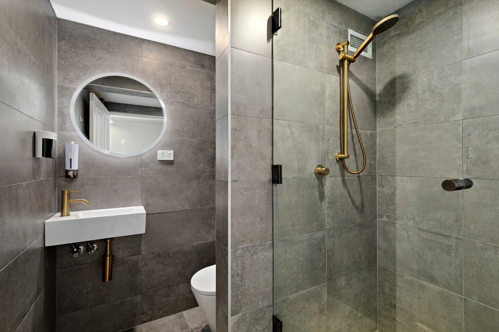 2/20 Commercial Road, Melbourne, 3004