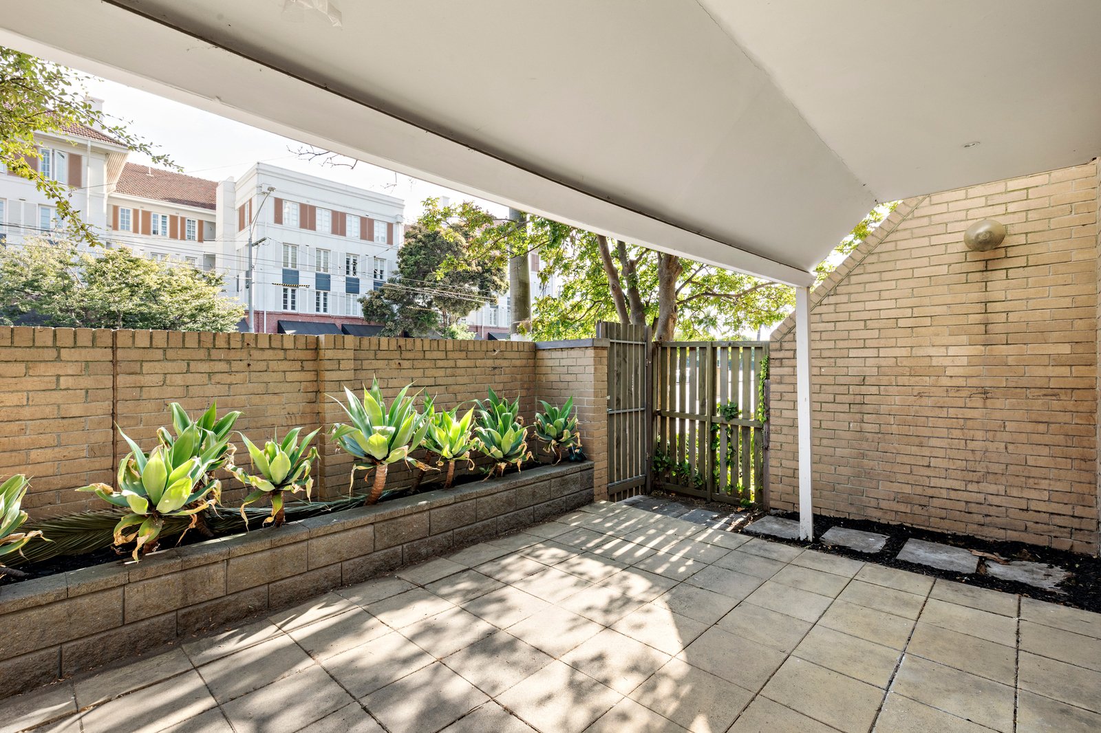 2/20 Commercial Road, Melbourne, 3004