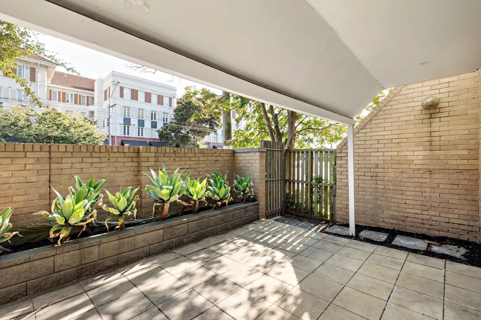 2/20 Commercial Road, Melbourne, 3004