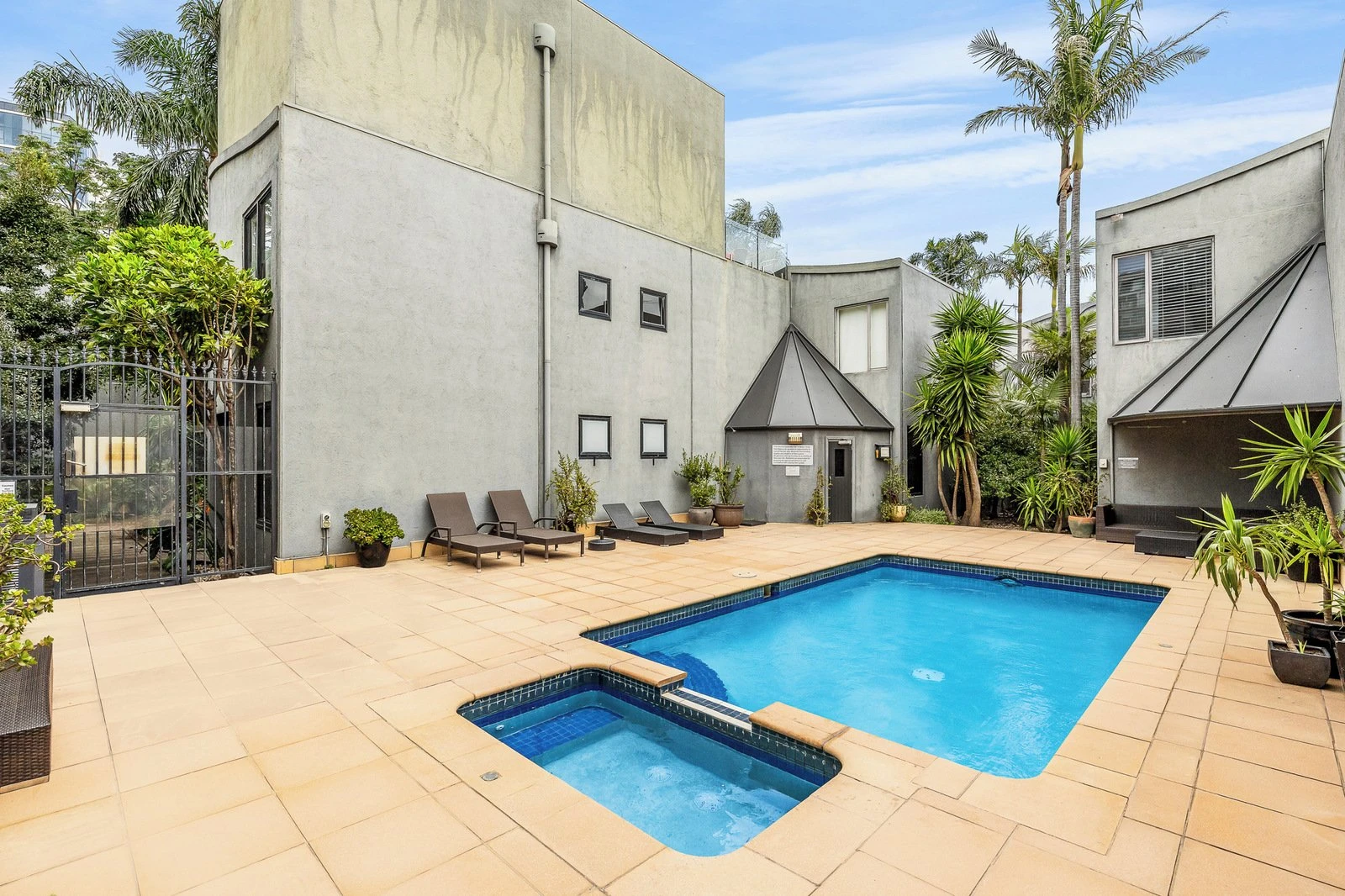 22/15 Beach Street, Port Melbourne, 3207