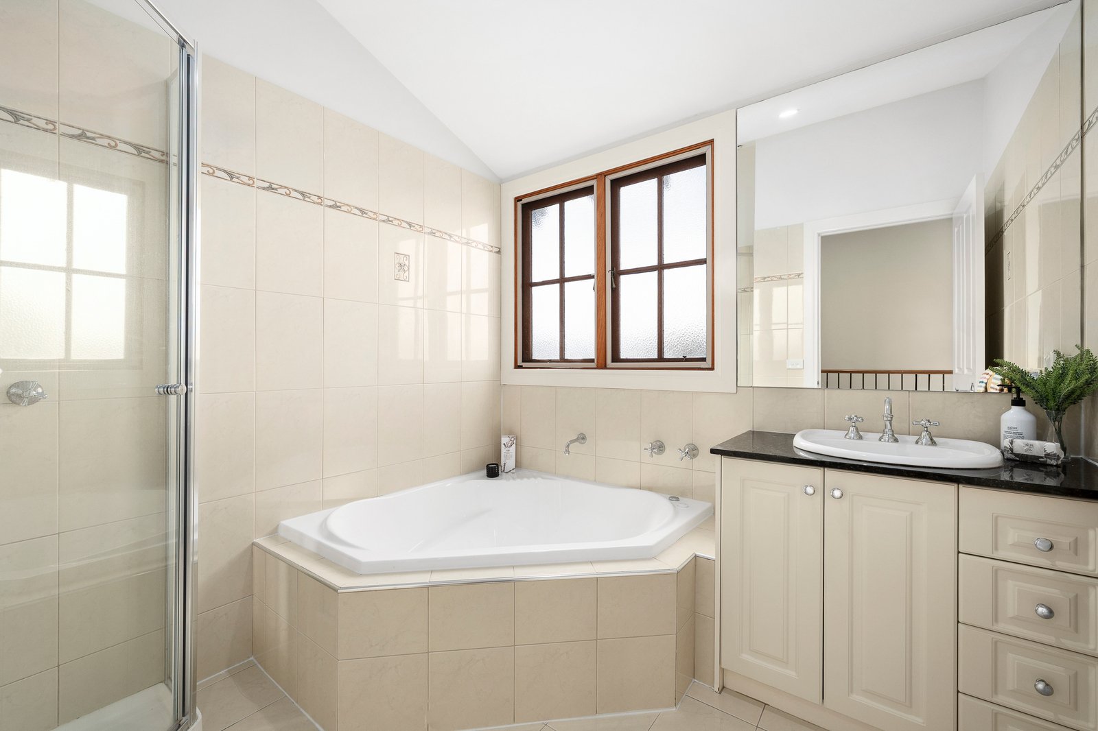 2/21 Somerset Road, Glen Iris, 3146