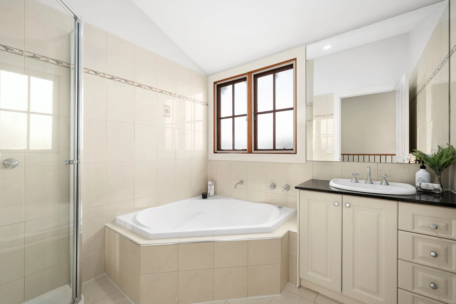 2/21 Somerset Road, Glen Iris, 3146