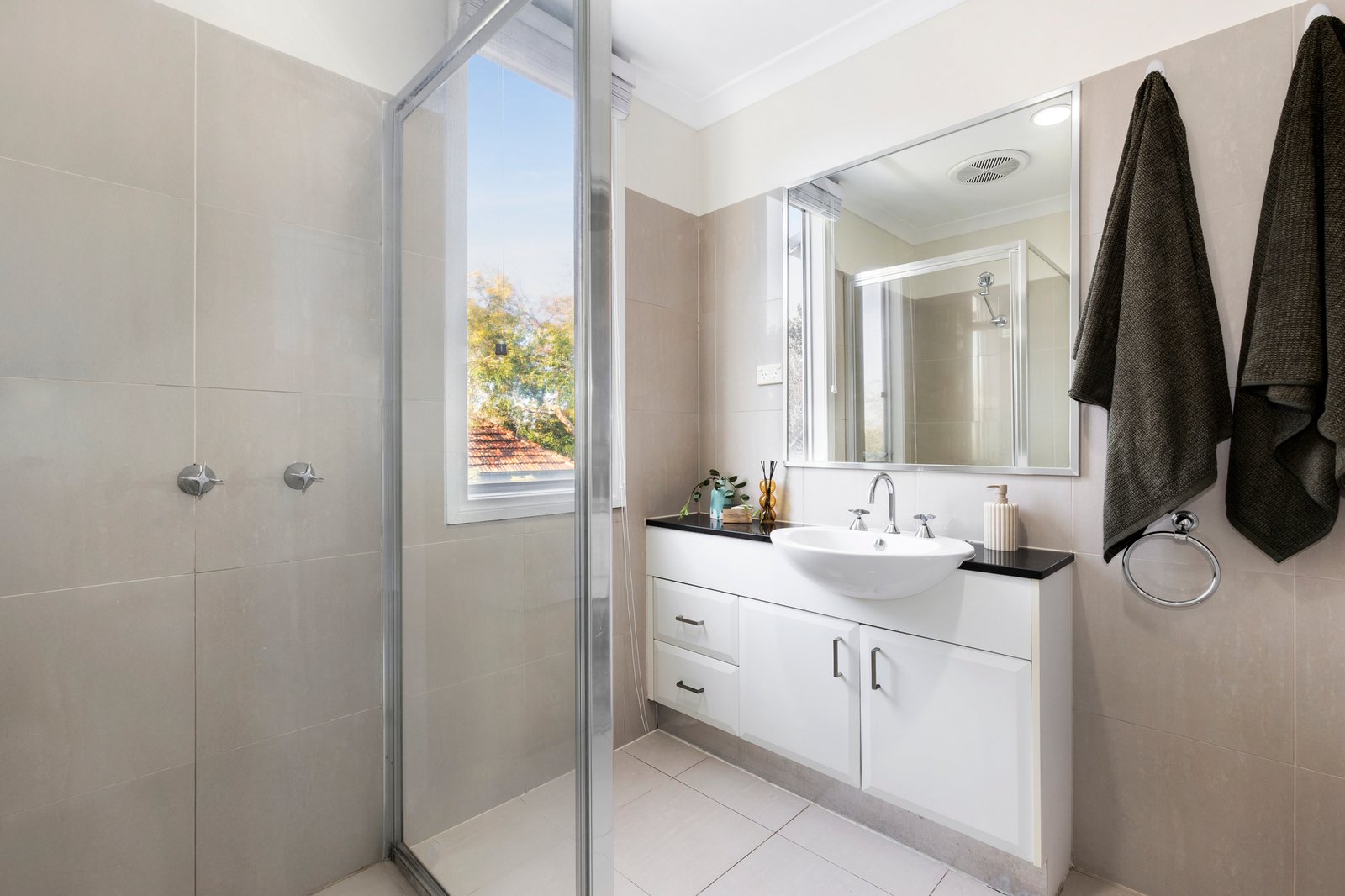 2/235 Dandenong Road, Windsor, 3181