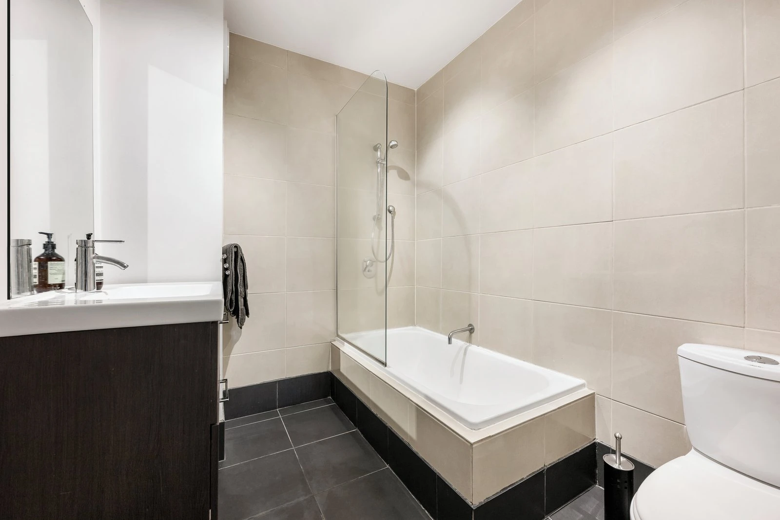 2/246 Union Road, Surrey Hills, 3127