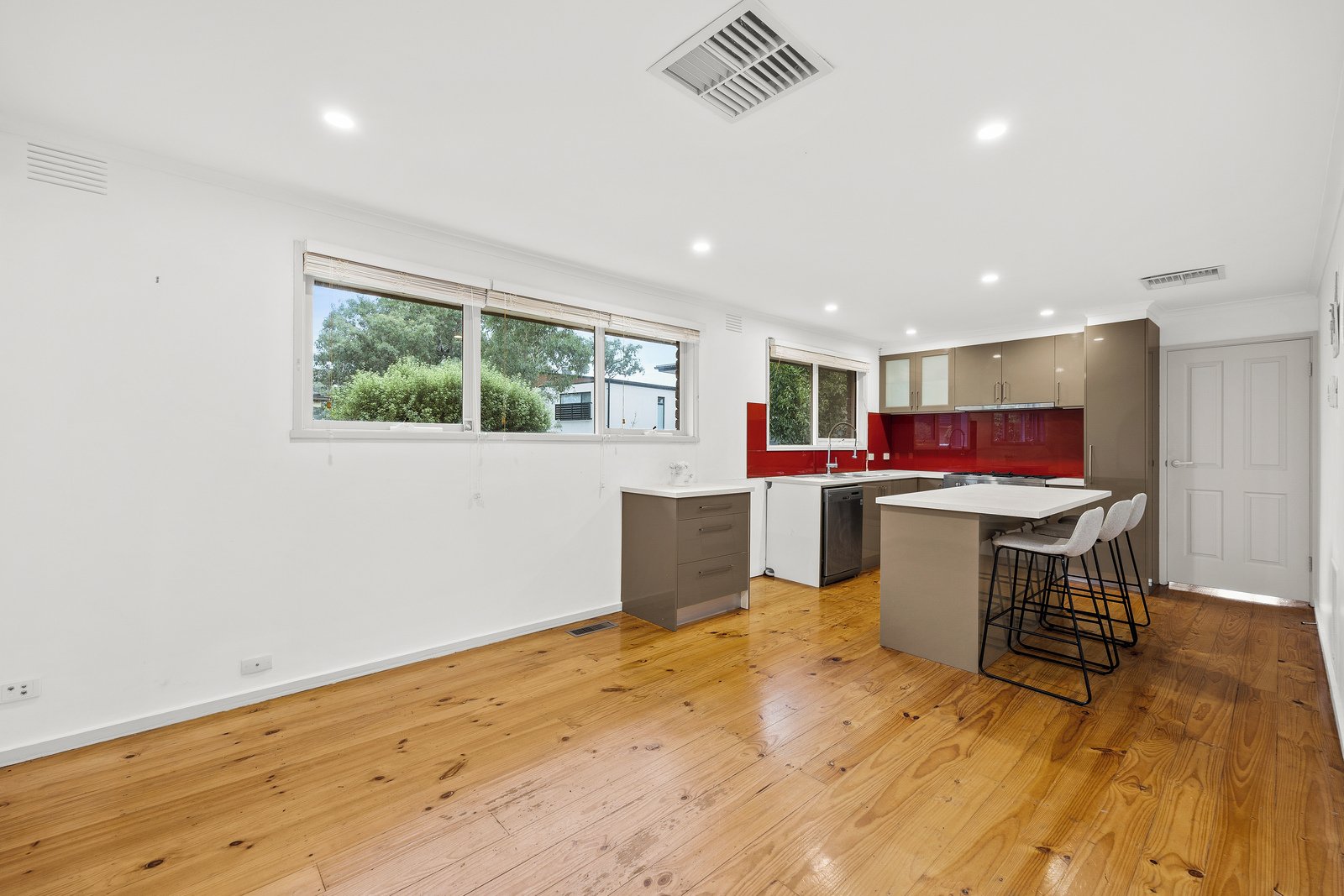 2/4 Campbell Road, Briar Hill, 3088