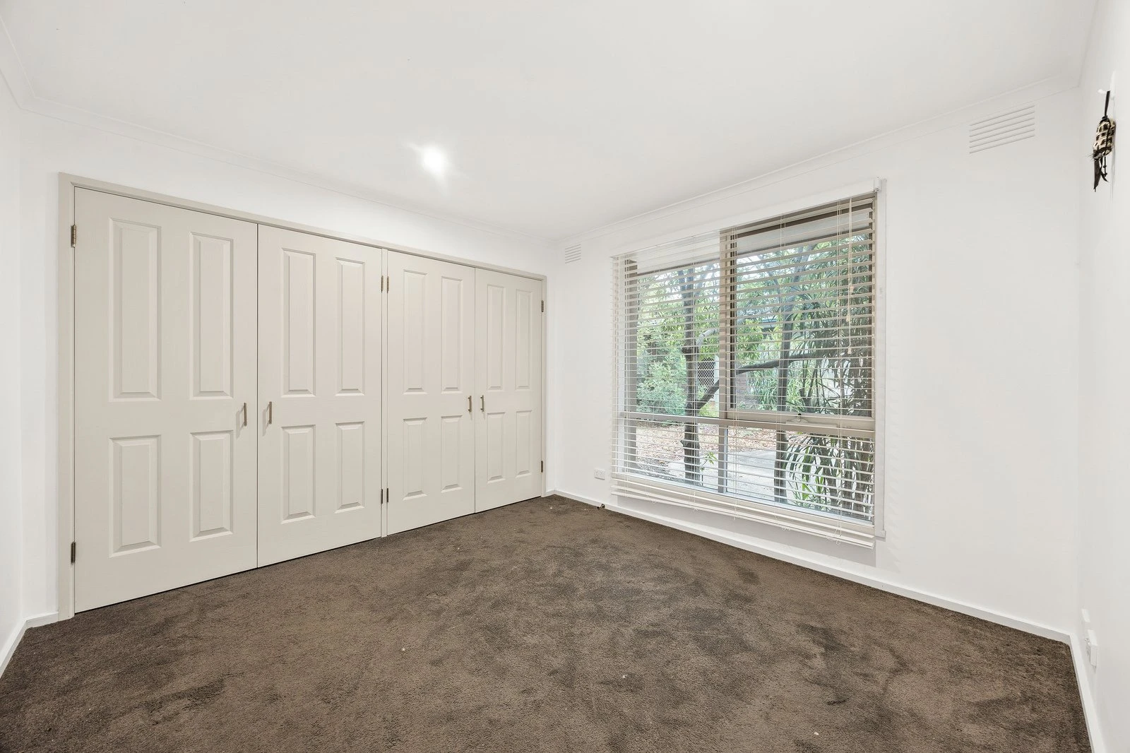 2/4 Campbell Road, Briar Hill, 3088