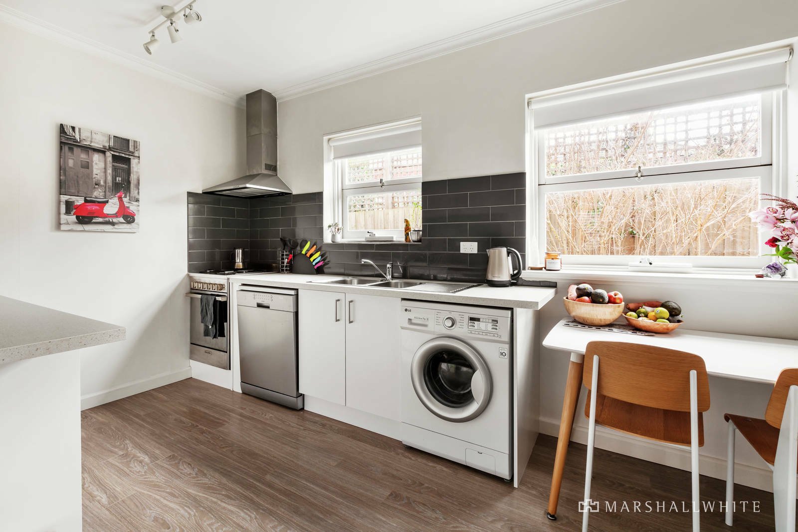 2/4 St Johns Parade, Kew, 3101