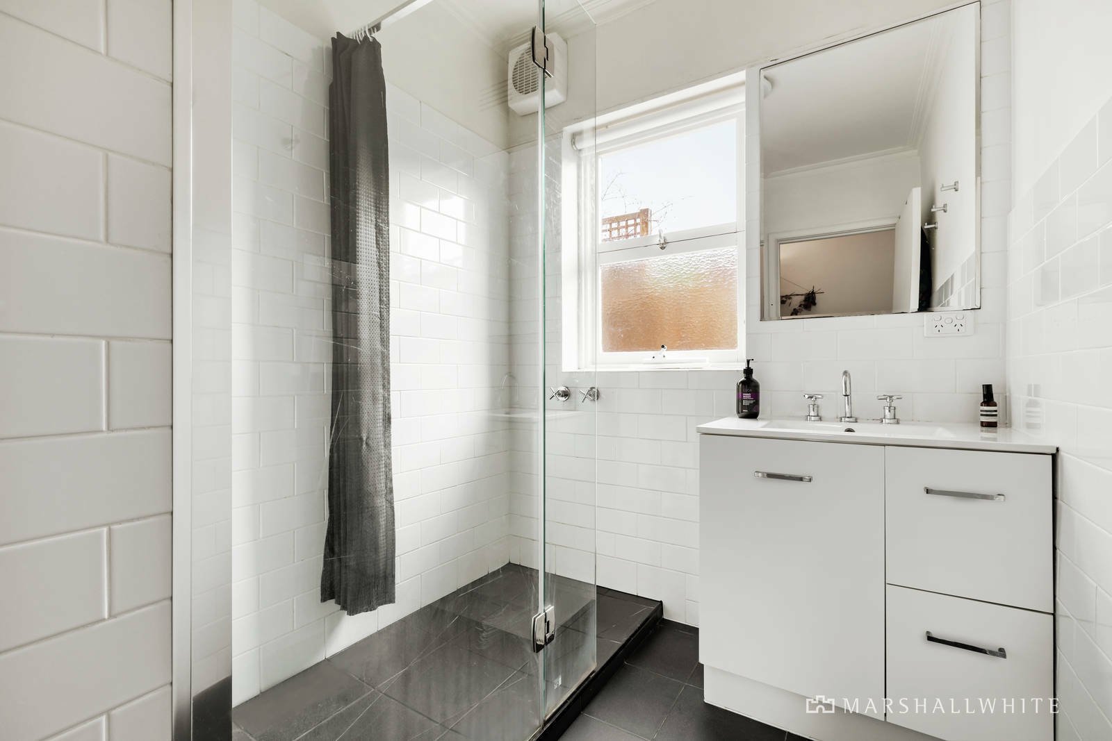 2/4 St Johns Parade, Kew, 3101