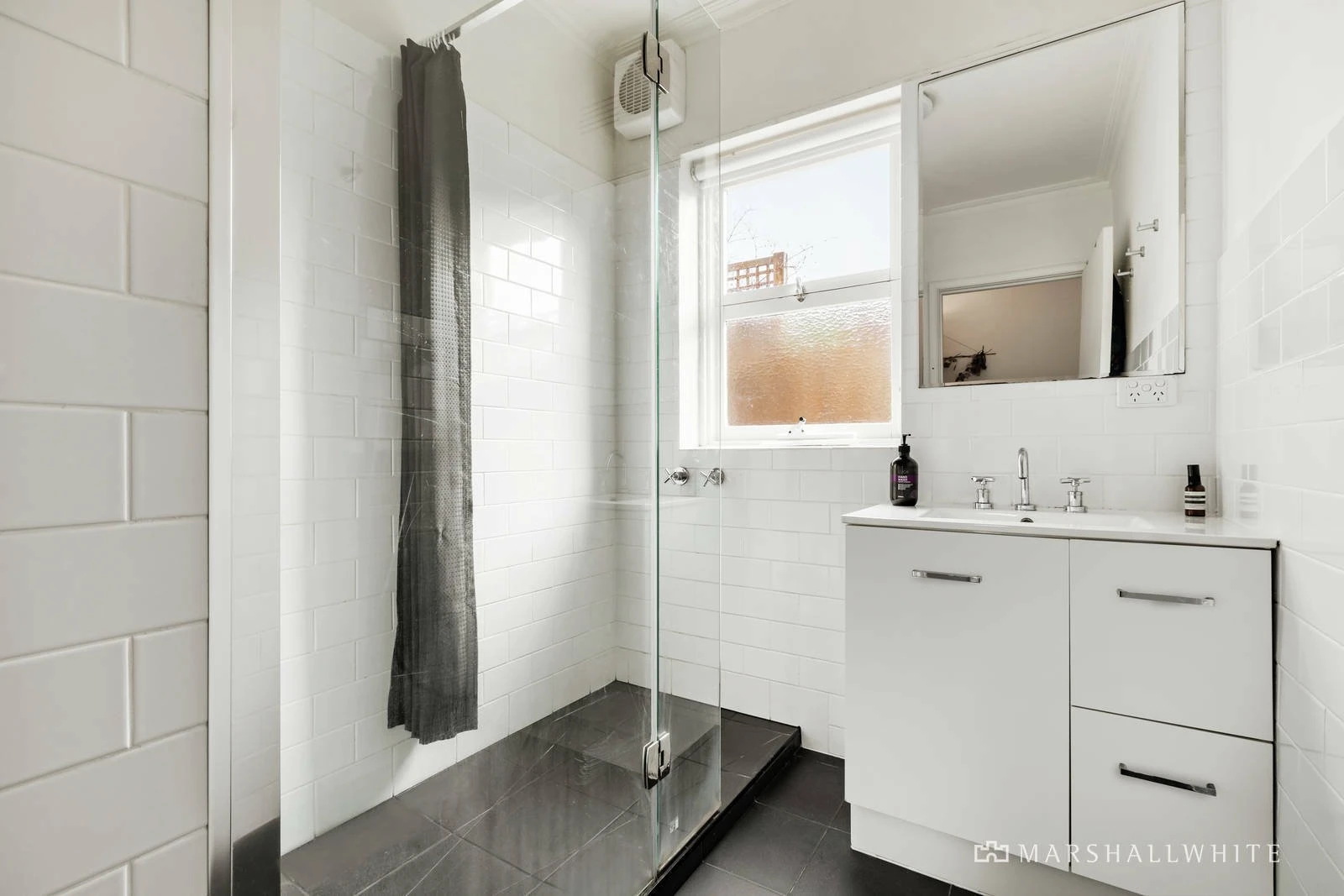 2/4 St Johns Parade, Kew, 3101