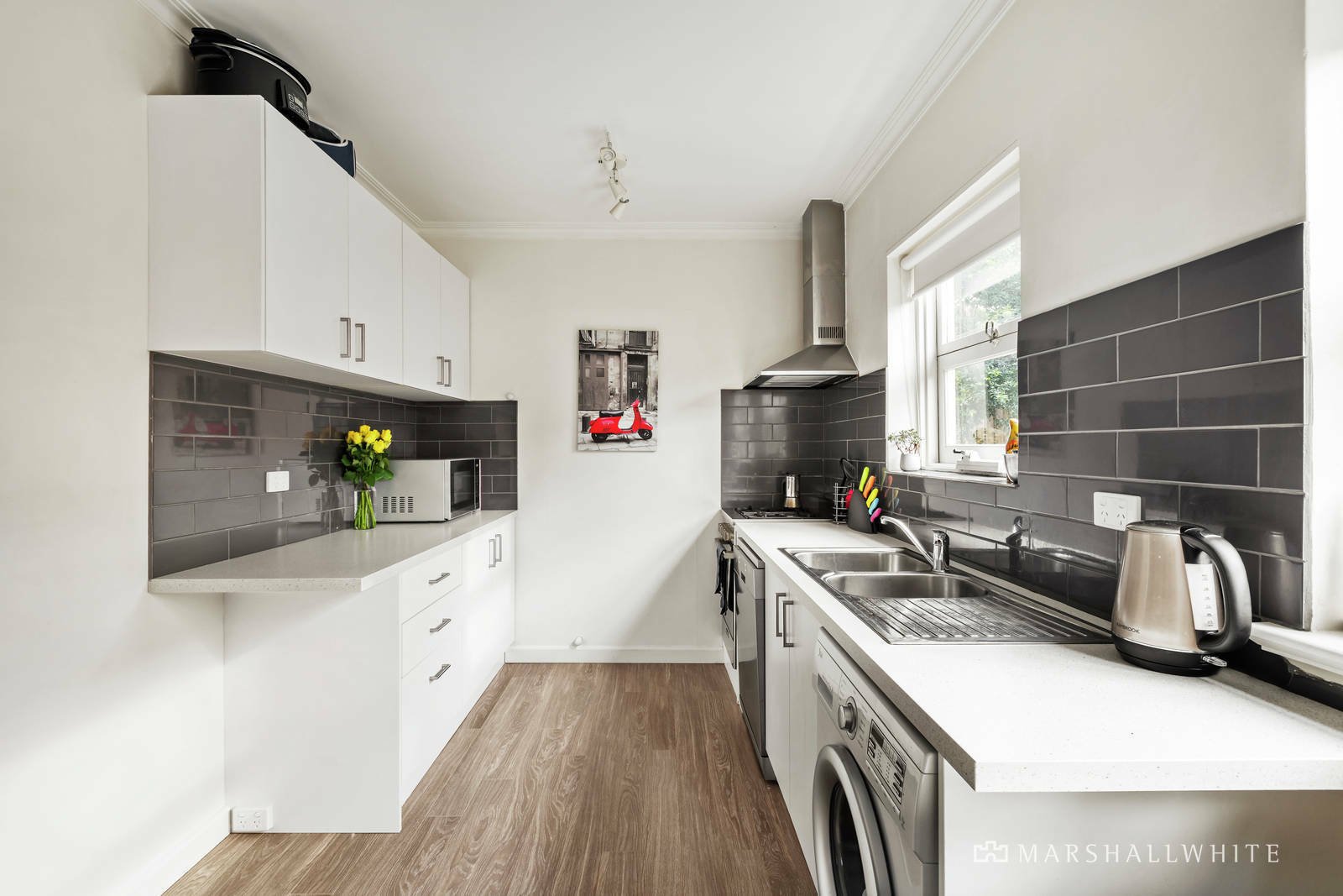 2/4 St Johns Parade, Kew, 3101