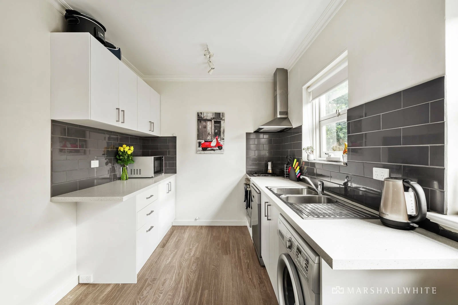 2/4 St Johns Parade, Kew, 3101