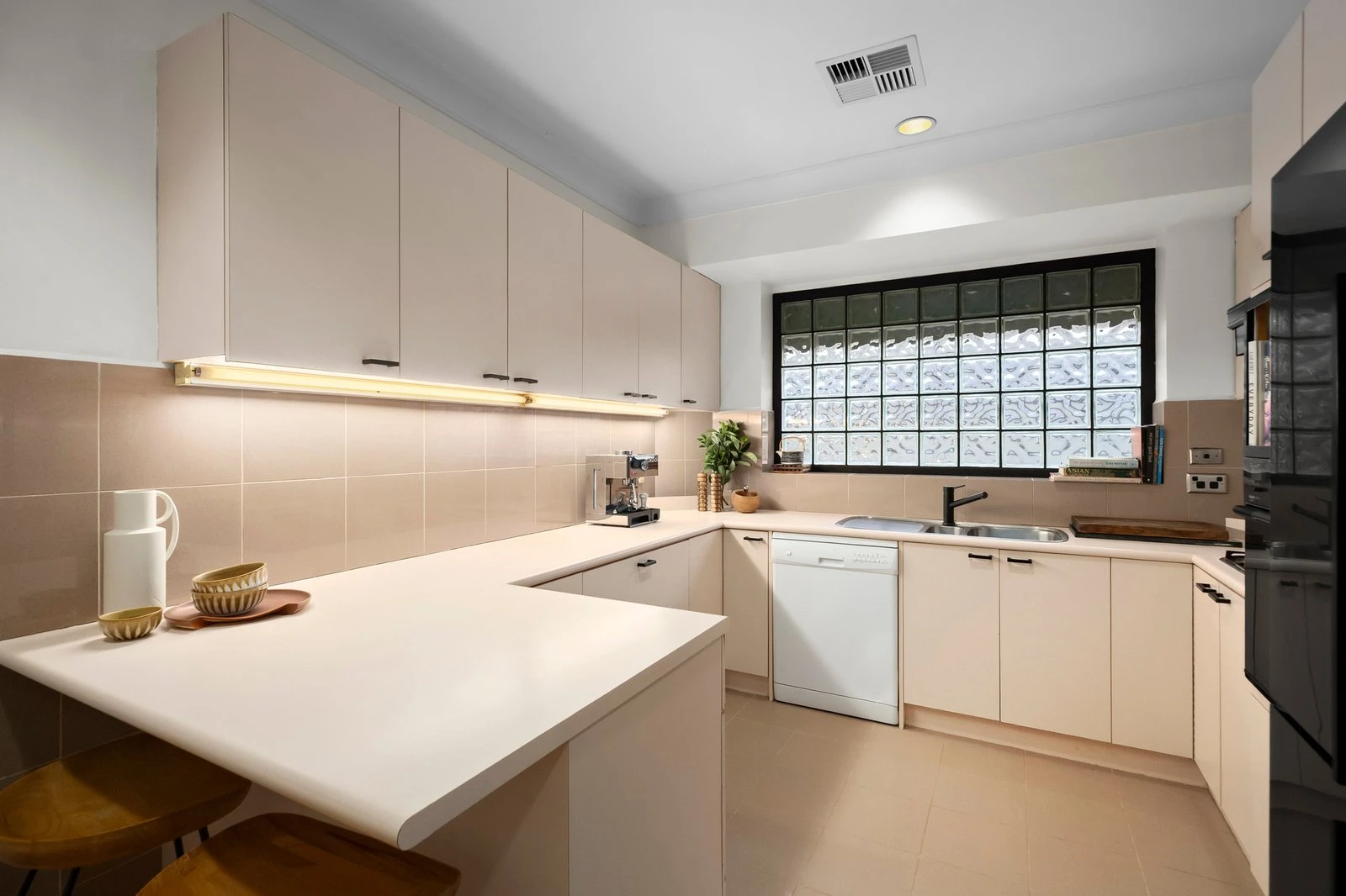 2/6 Lalbert Crescent, Prahran, 3181