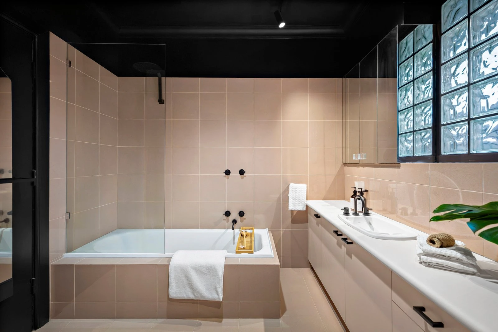 2/6 Lalbert Crescent, Prahran, 3181