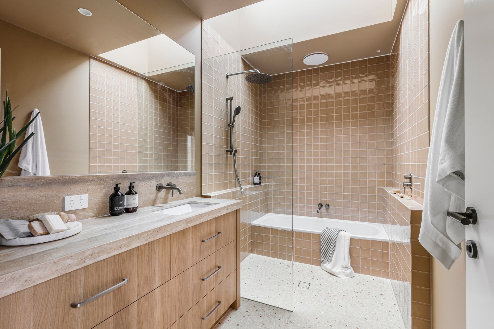 28 The Avenue, Malvern East, 3145