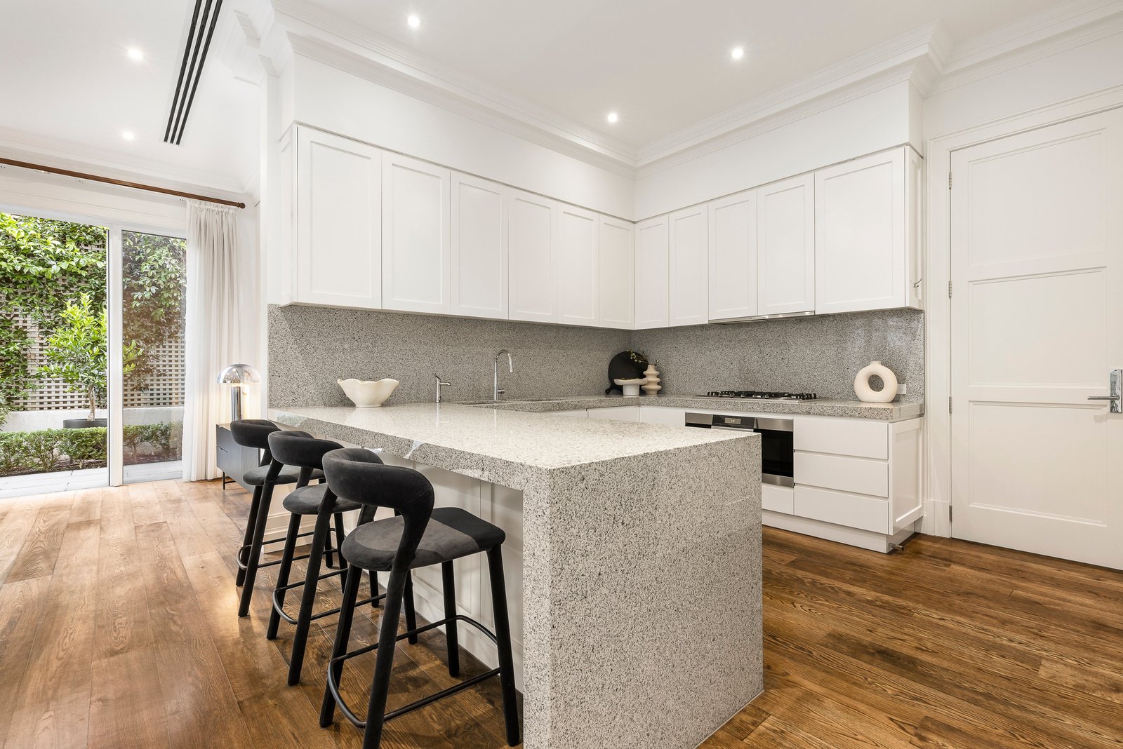 2/82 Mathoura Road, Toorak, 3142