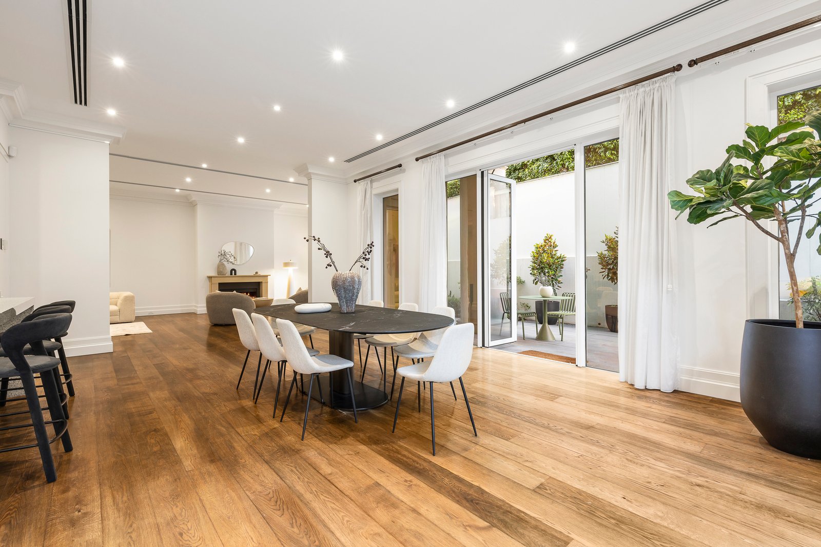 2/82 Mathoura Road, Toorak, 3142