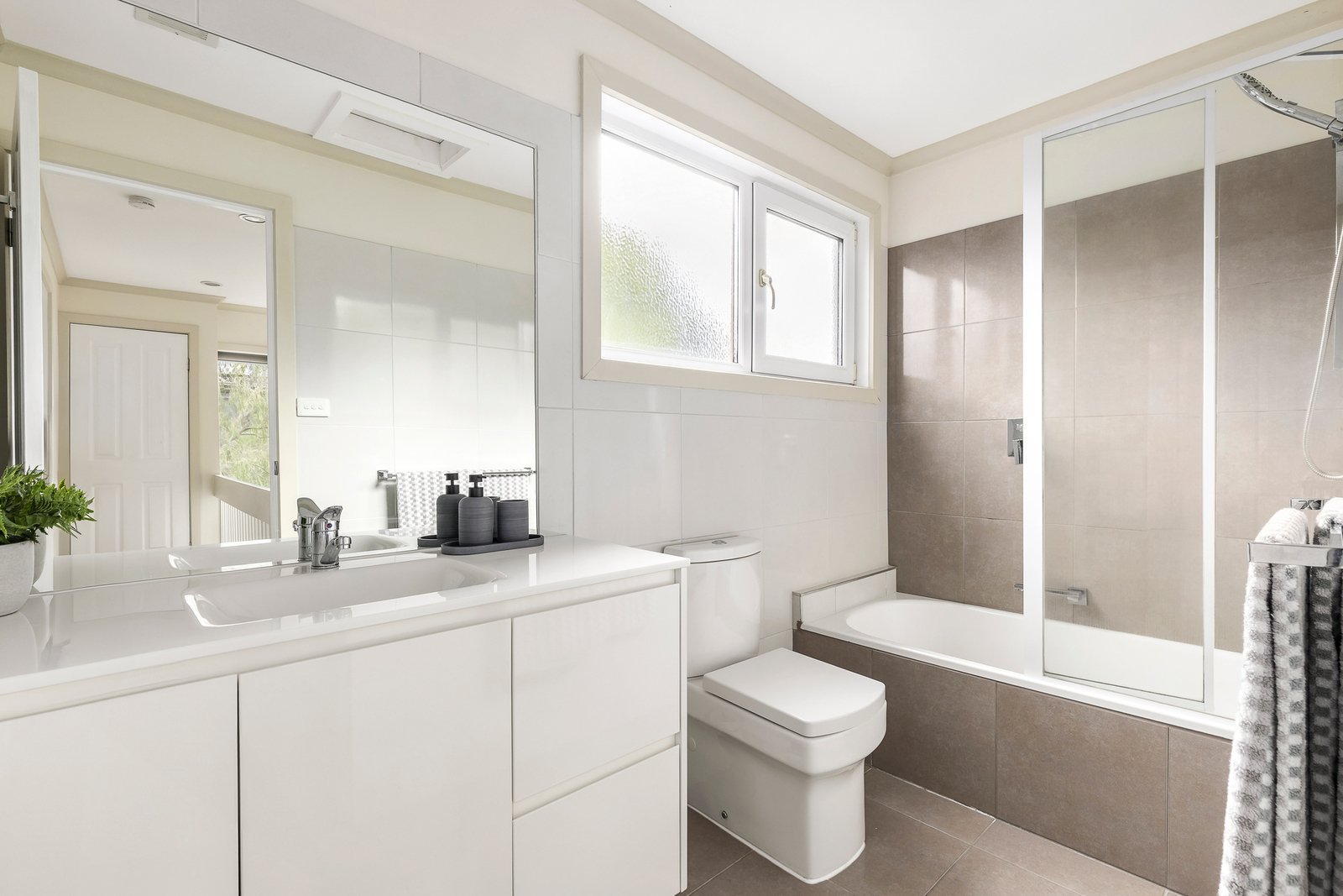 2/82 Power Street, Hawthorn, 3122