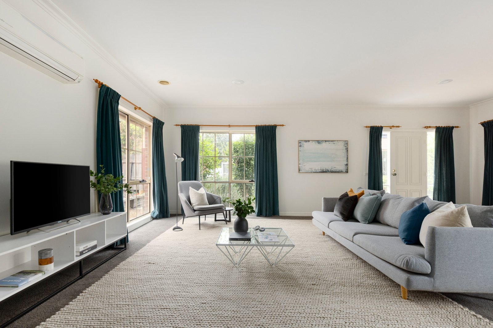 2A Hutchinson Drive, Kew, 3101