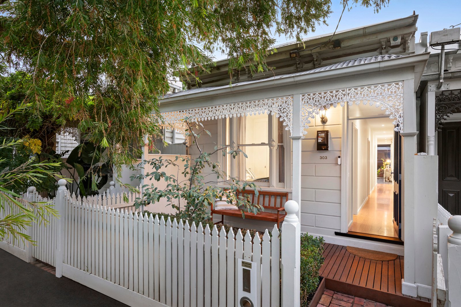 303 Esplanade East, Port Melbourne, 3207