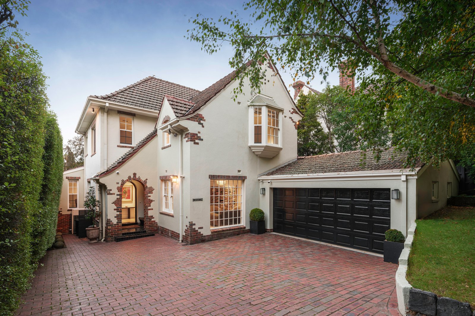 32 Linlithgow Road, Toorak, 3142