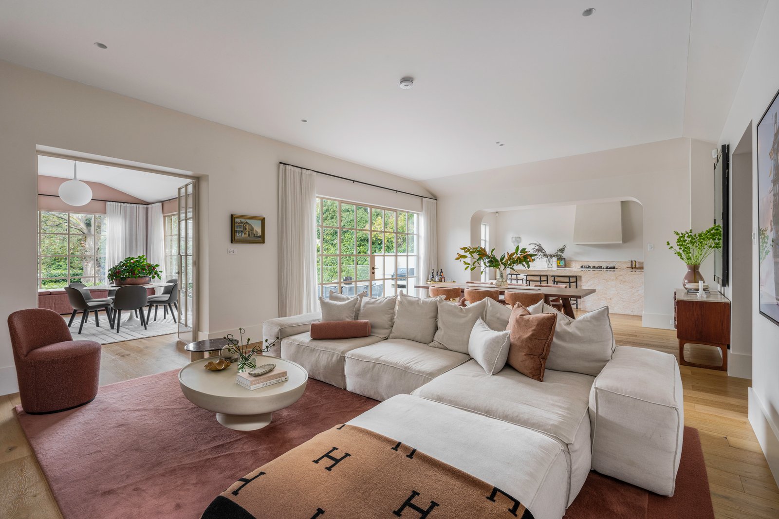 32 Linlithgow Road, Toorak, 3142