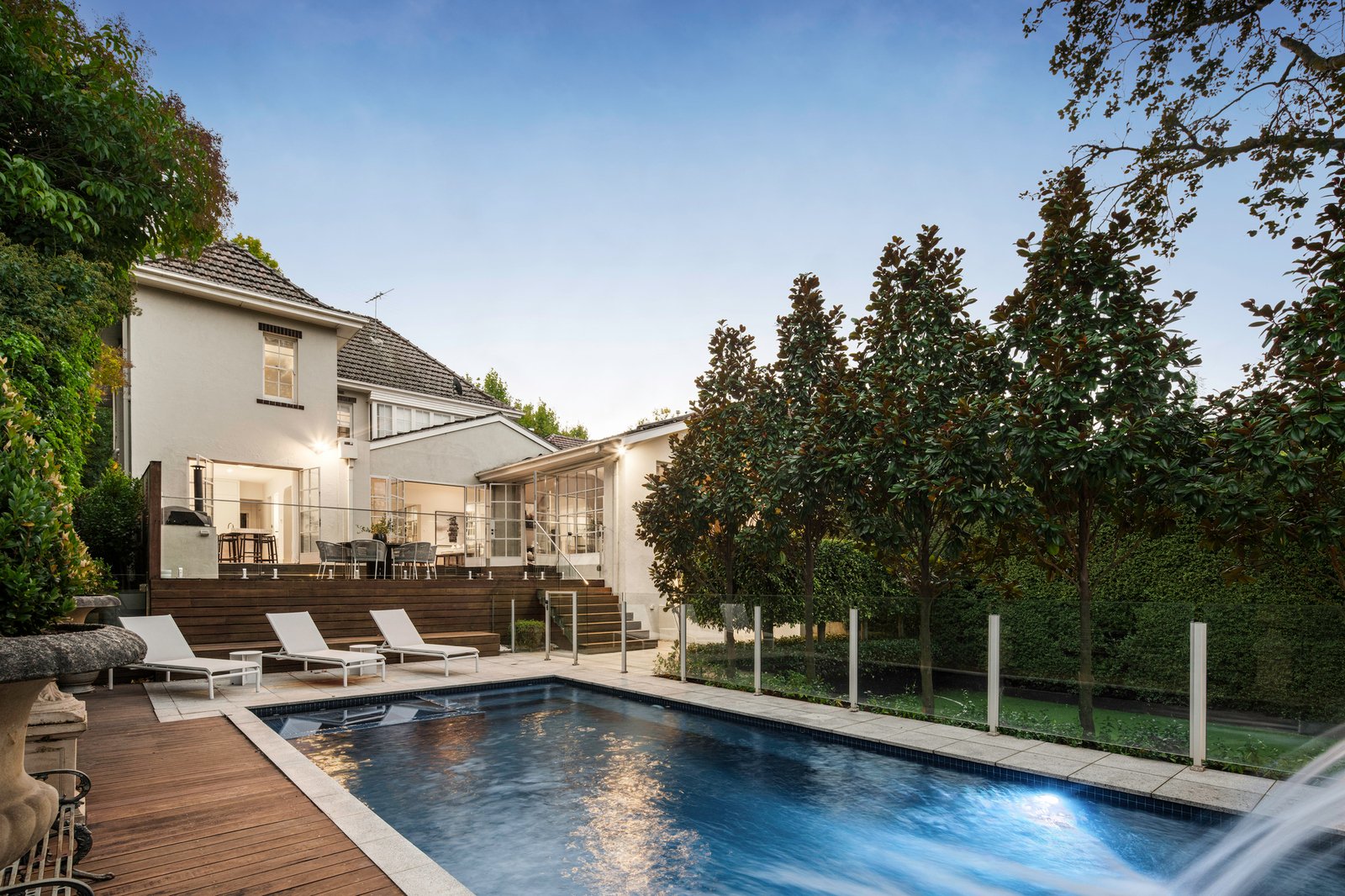 32 Linlithgow Road, Toorak, 3142