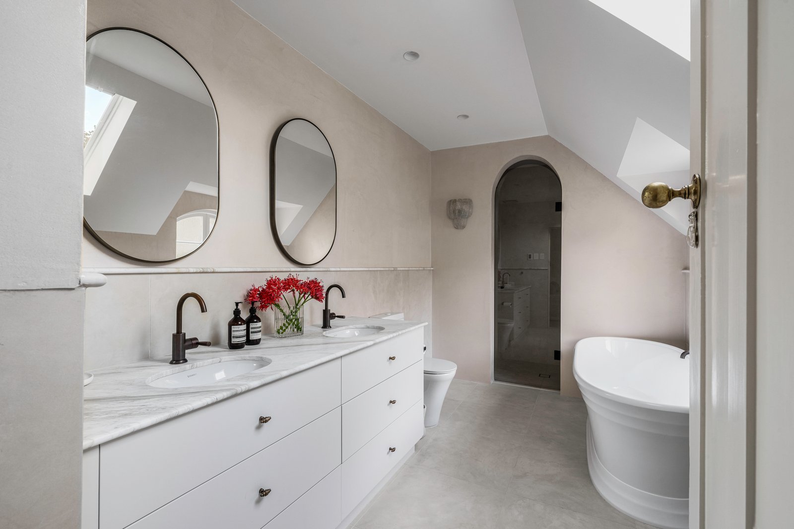 32 Linlithgow Road, Toorak, 3142