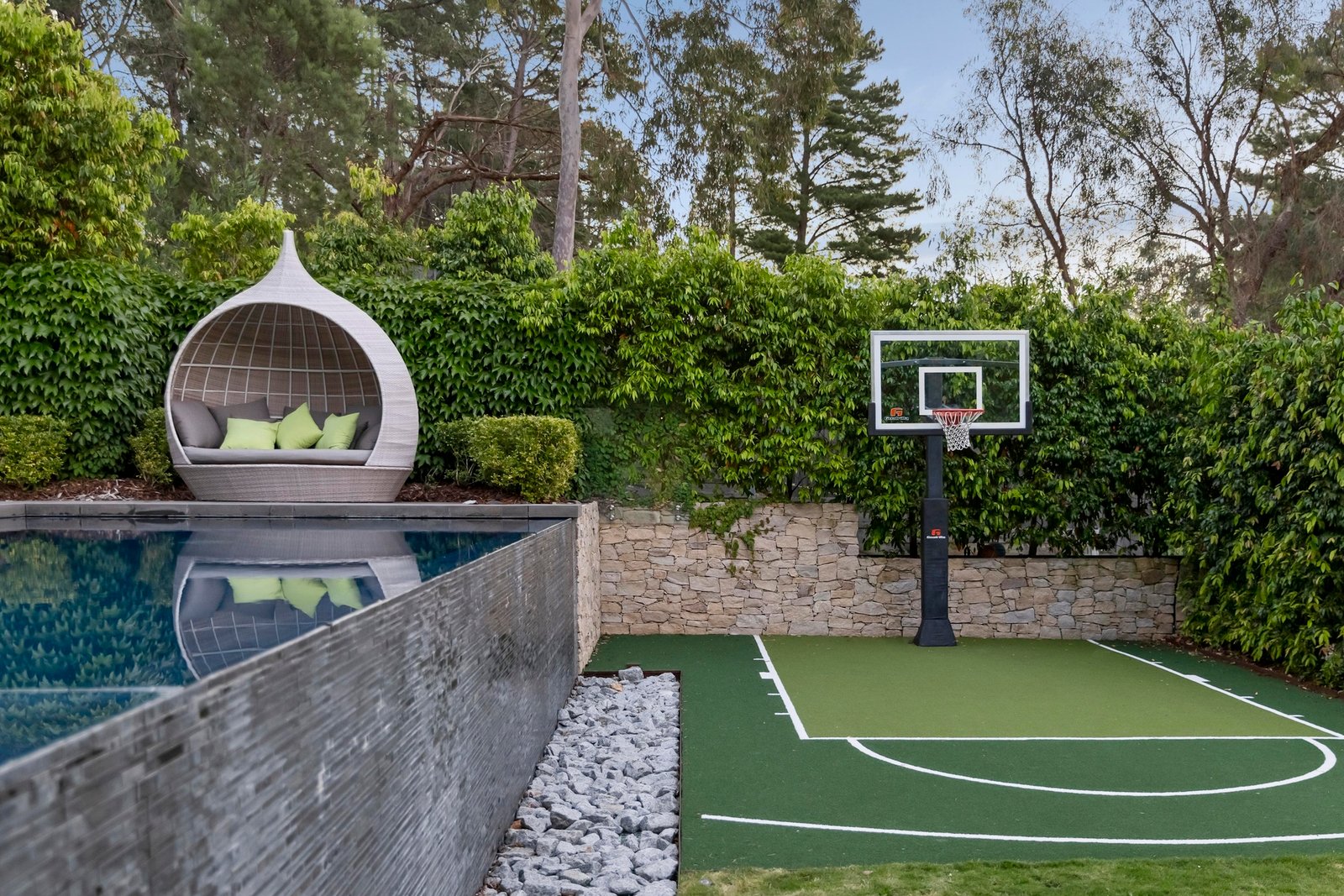 35-37 Ennismore Crescent, Park Orchards, 3114