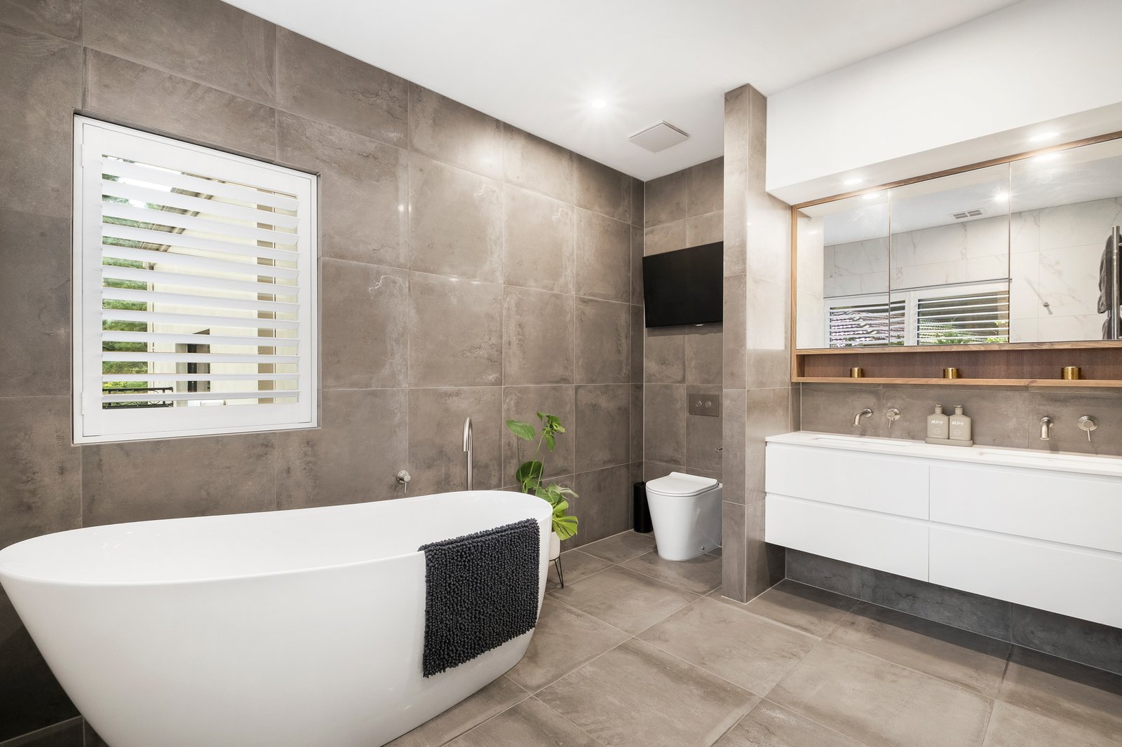 35-37 Ennismore Crescent, Park Orchards, 3114