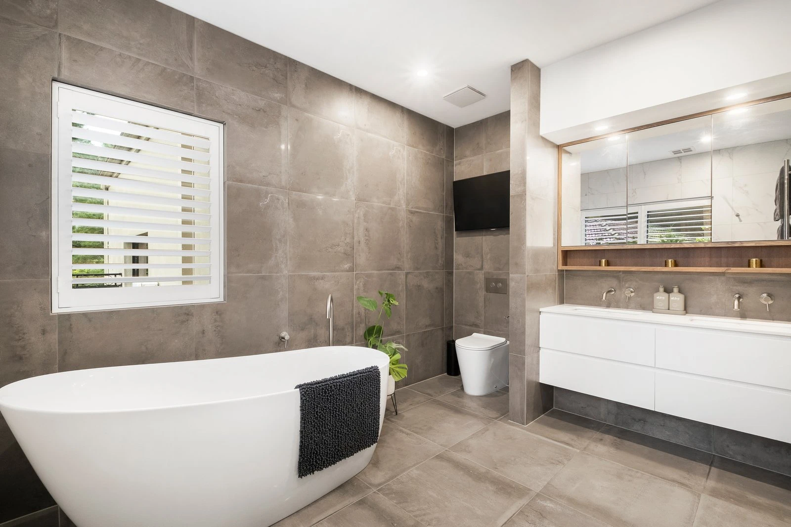 35-37 Ennismore Crescent, Park Orchards, 3114