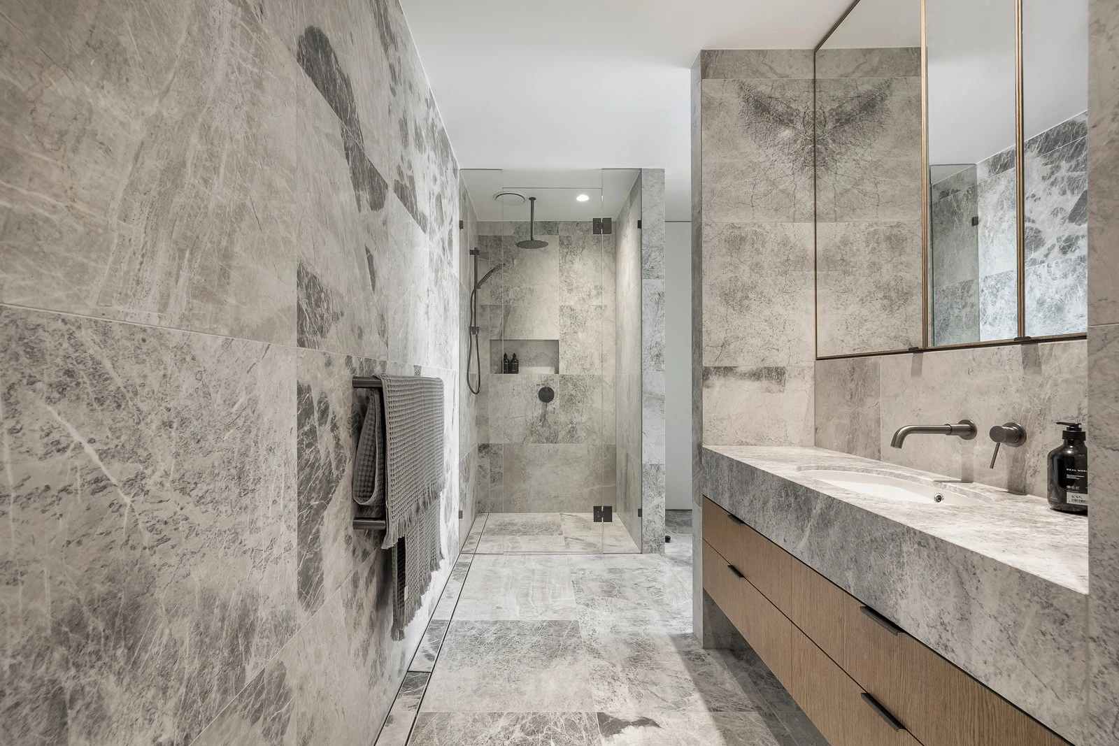 The Penthouse/103 Beach Street, Port Melbourne, 3207