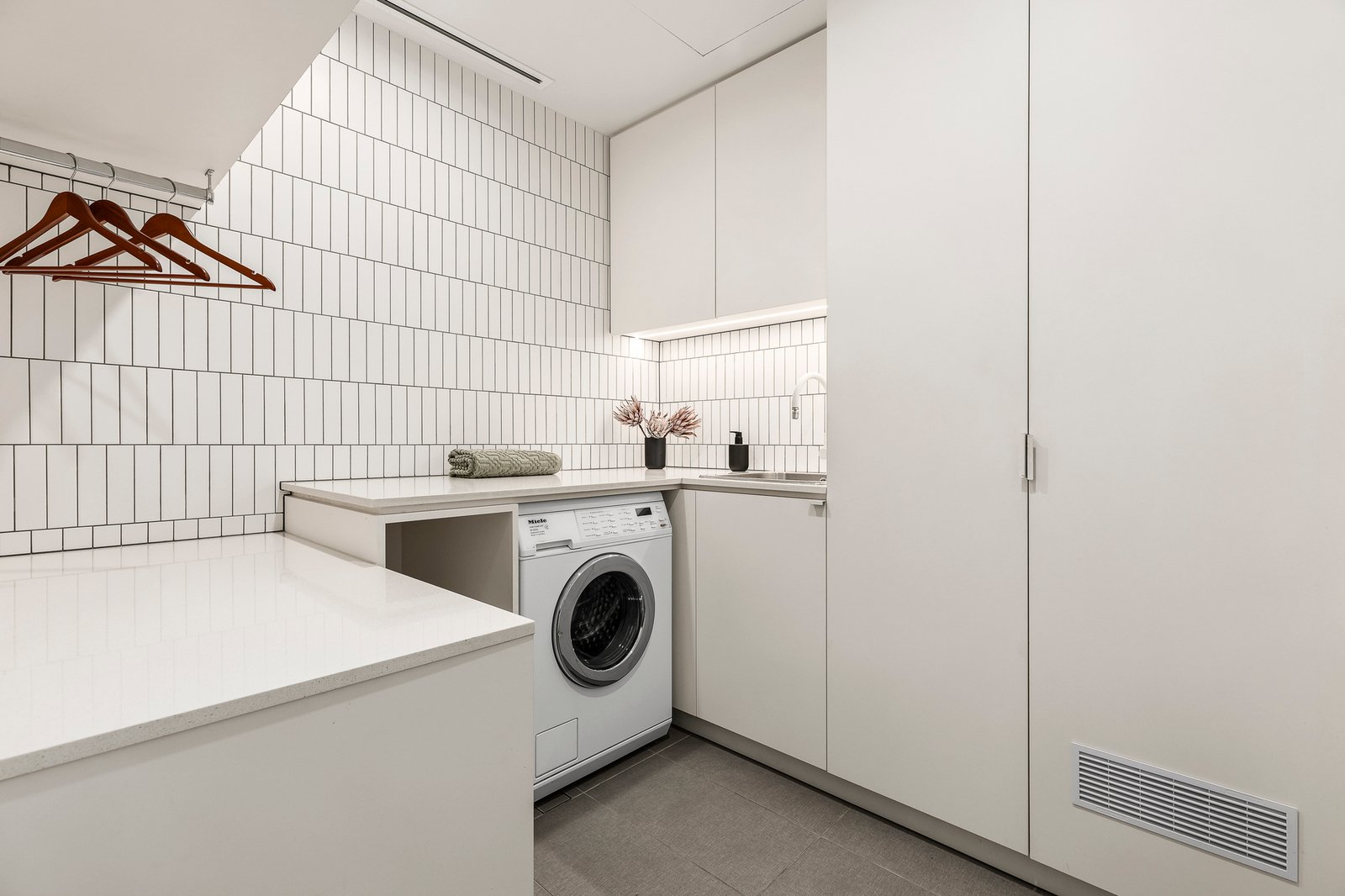 Penthouse 204/43 Crisp Street, Hampton, 3188