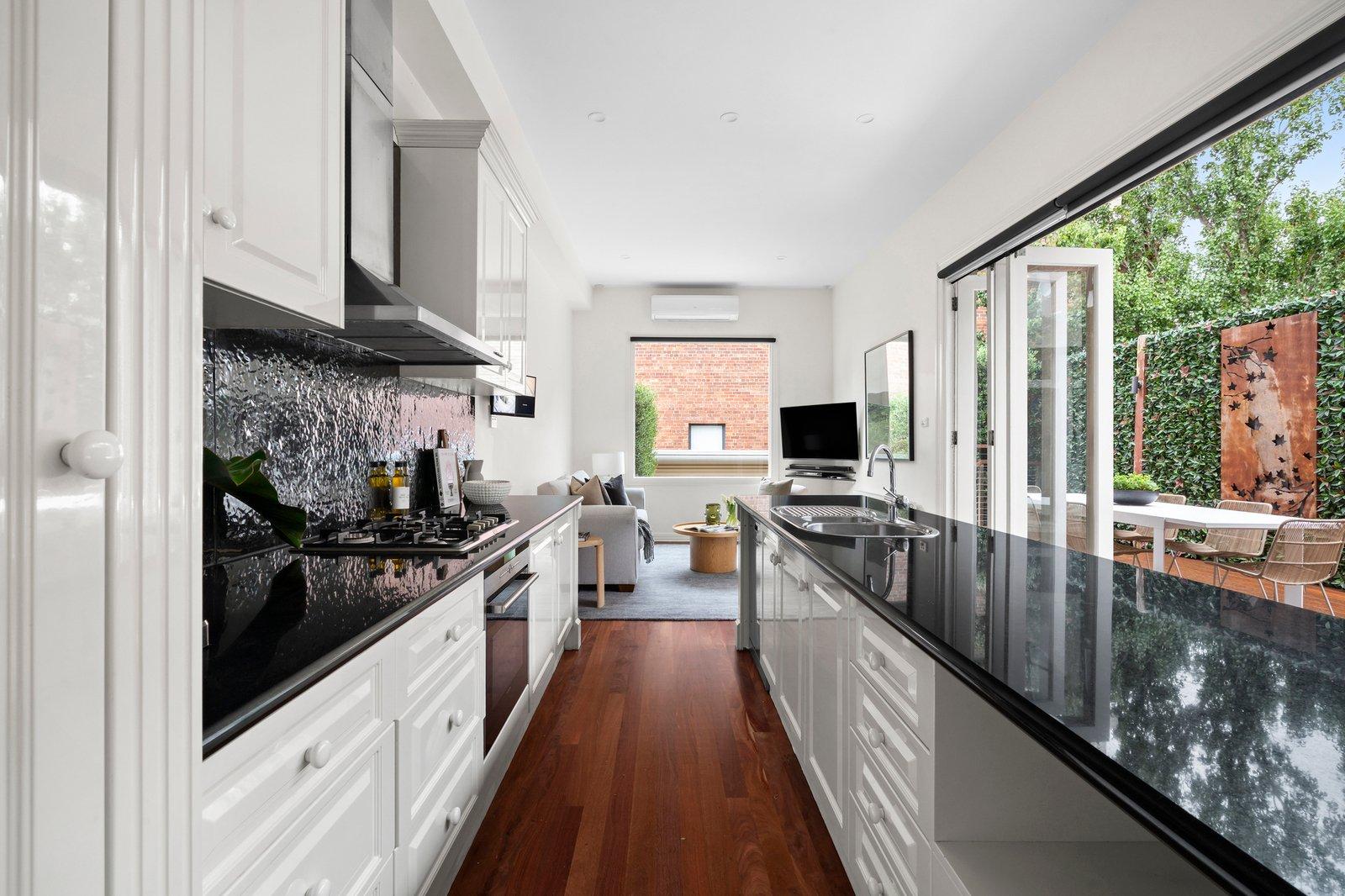 4 Canterbury Road, Albert Park, 3206