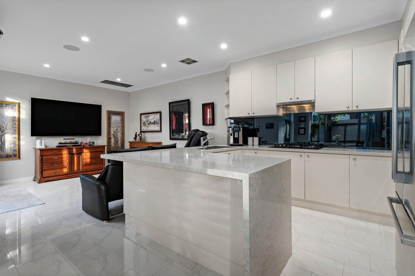 4 Hobsons Bay Parade, Port Melbourne, 3207