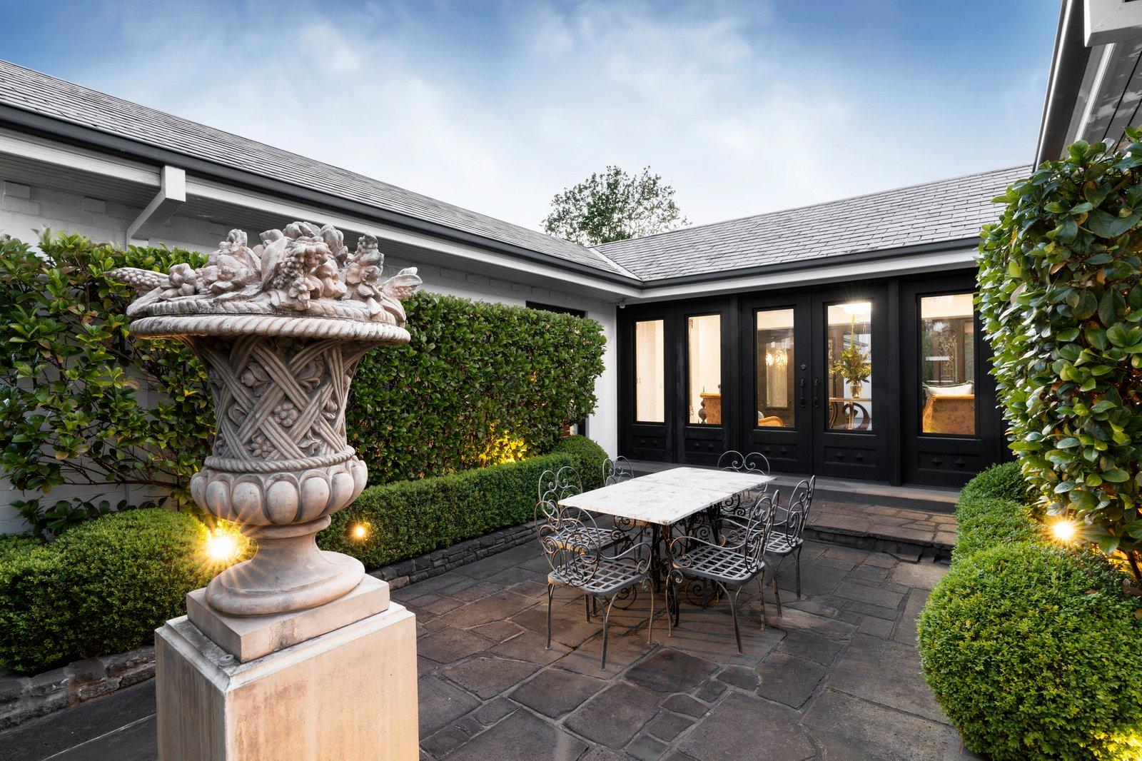 4 Teringa Place, Toorak, 3142