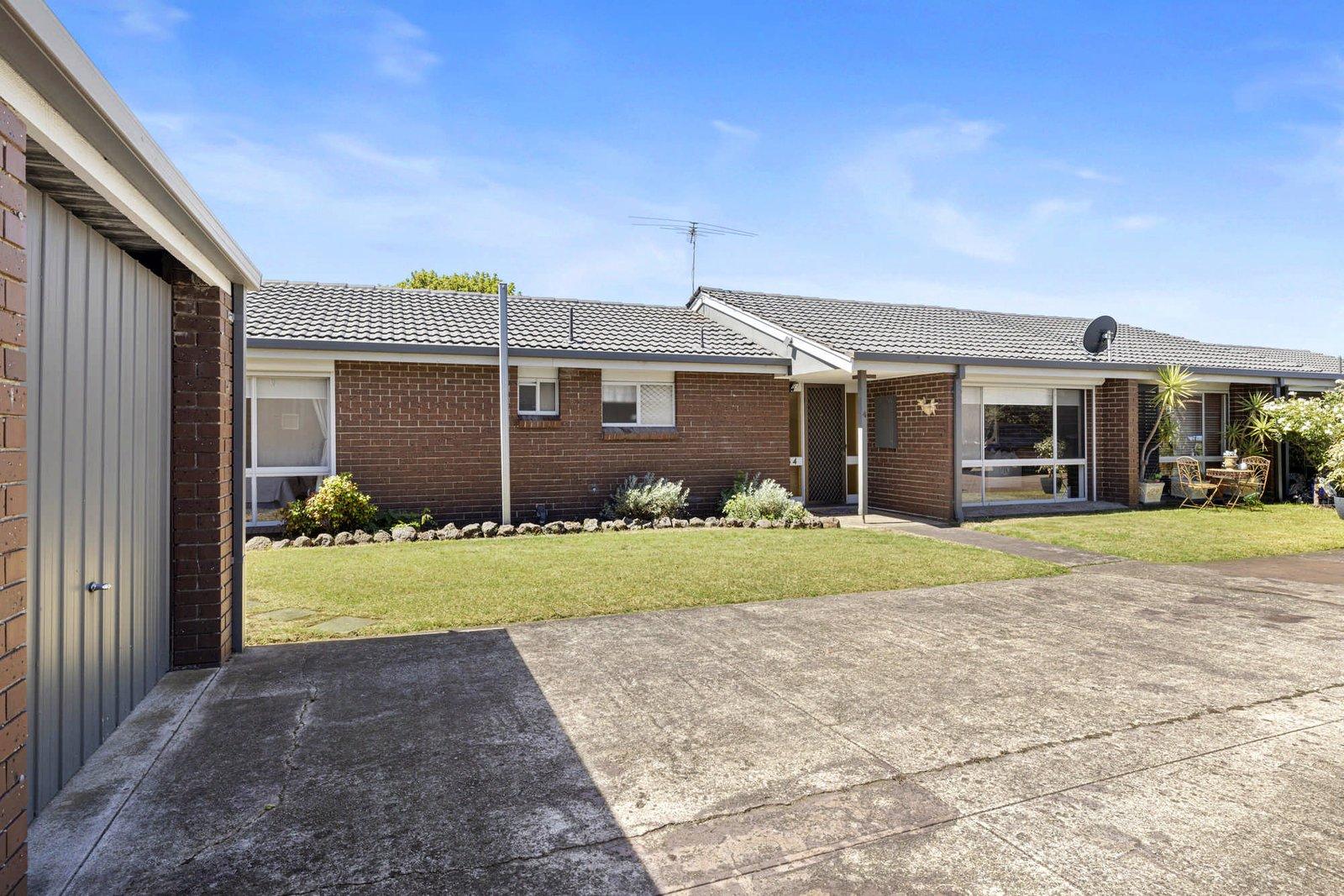 4/17-19 Van Ness Avenue, Mornington, 3931