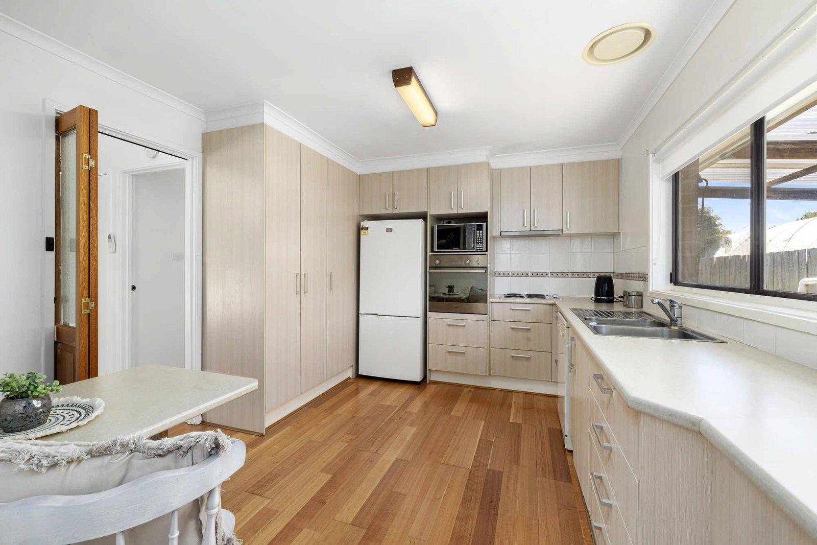 4/17-19 Van Ness Avenue, Mornington, 3931