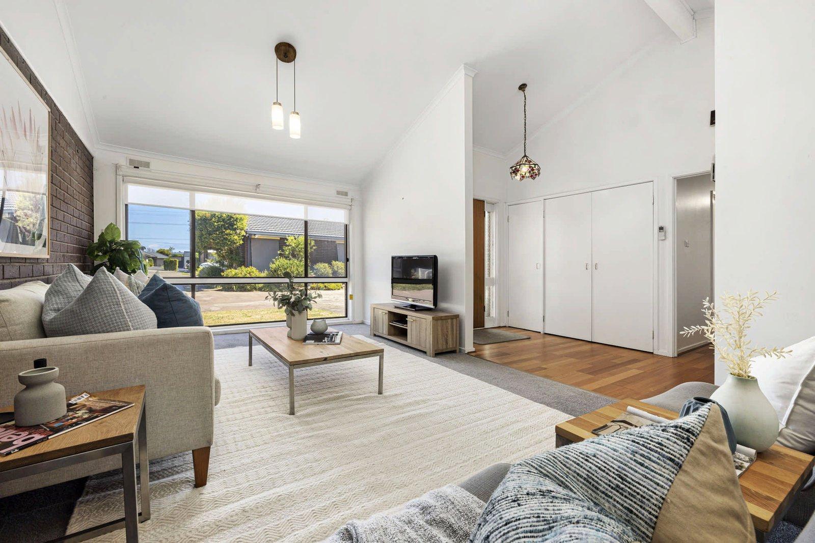 4/17-19 Van Ness Avenue, Mornington, 3931