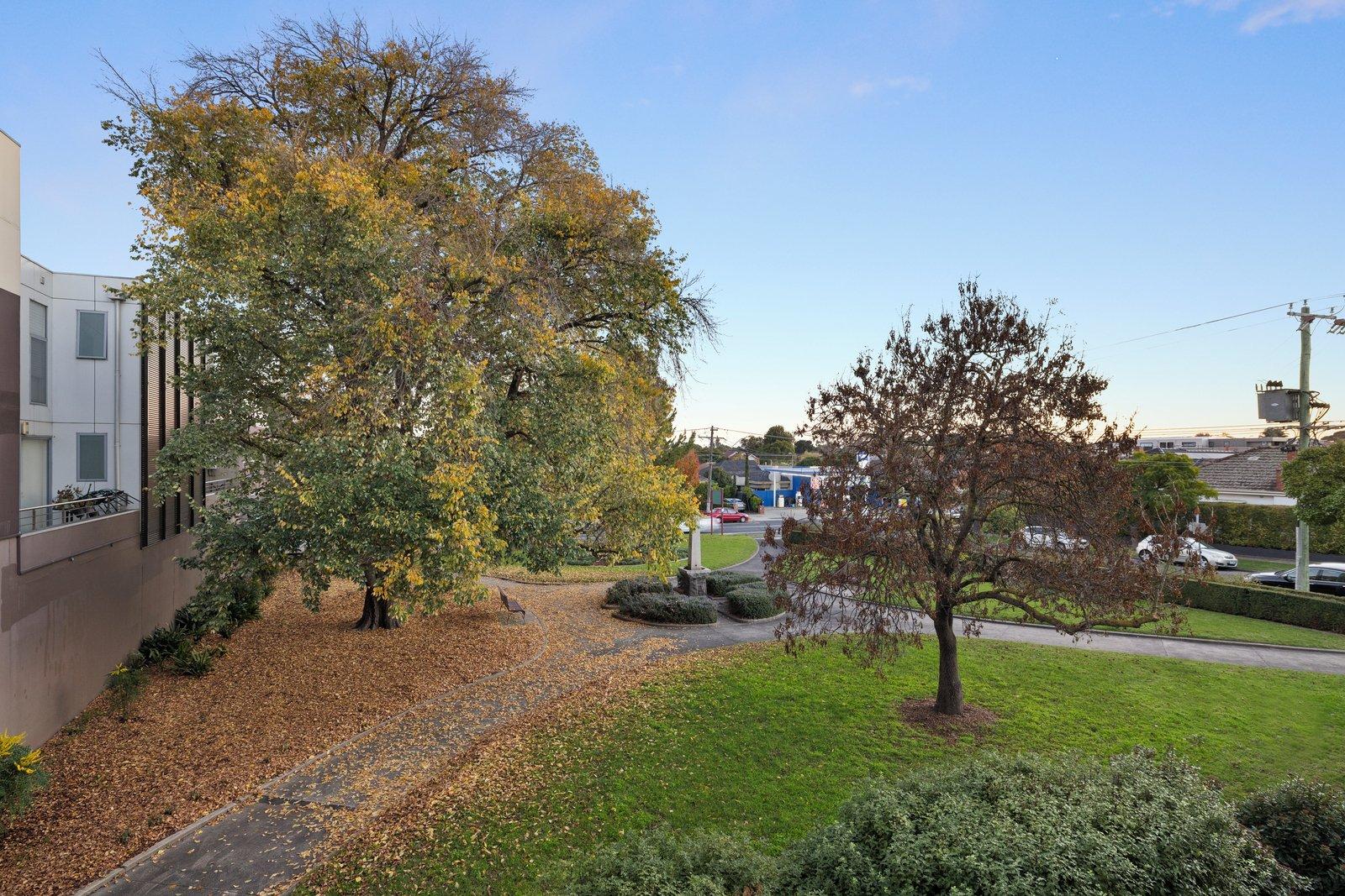 4/2 Wattle Grove, McKinnon, 3204