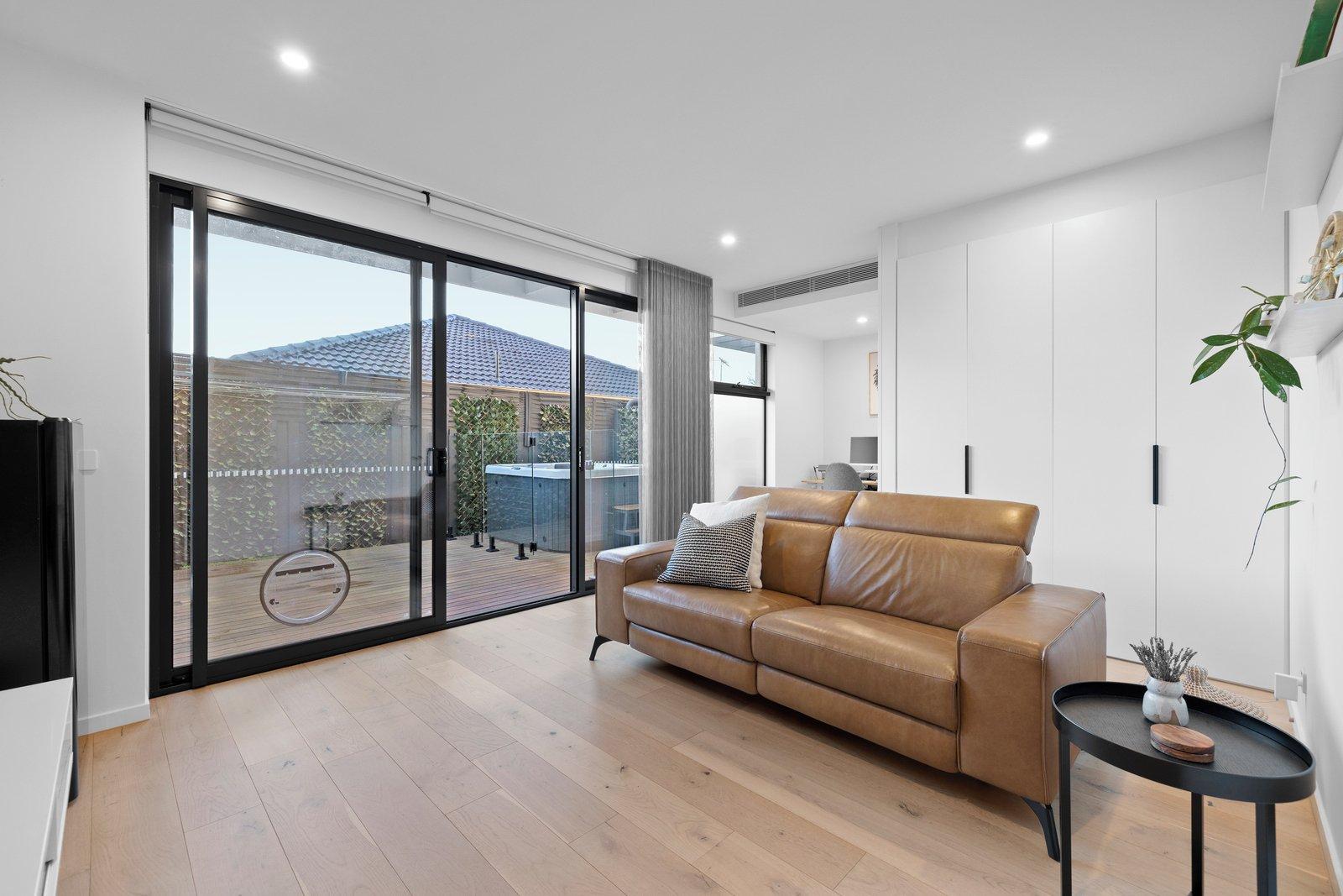 4/2 Wattle Grove, McKinnon, 3204