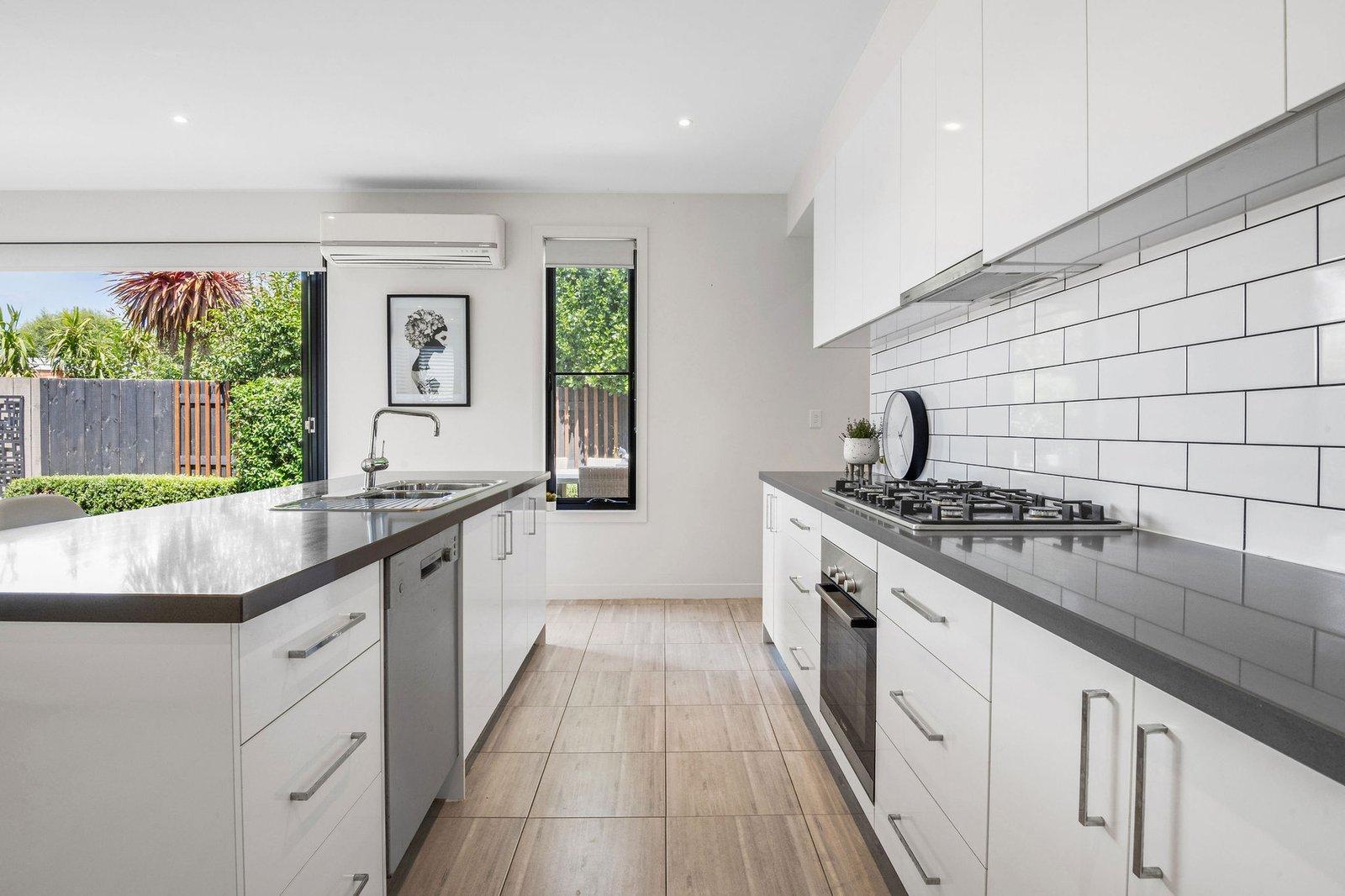 4/24 Van Ness Avenue, Mornington, 3931