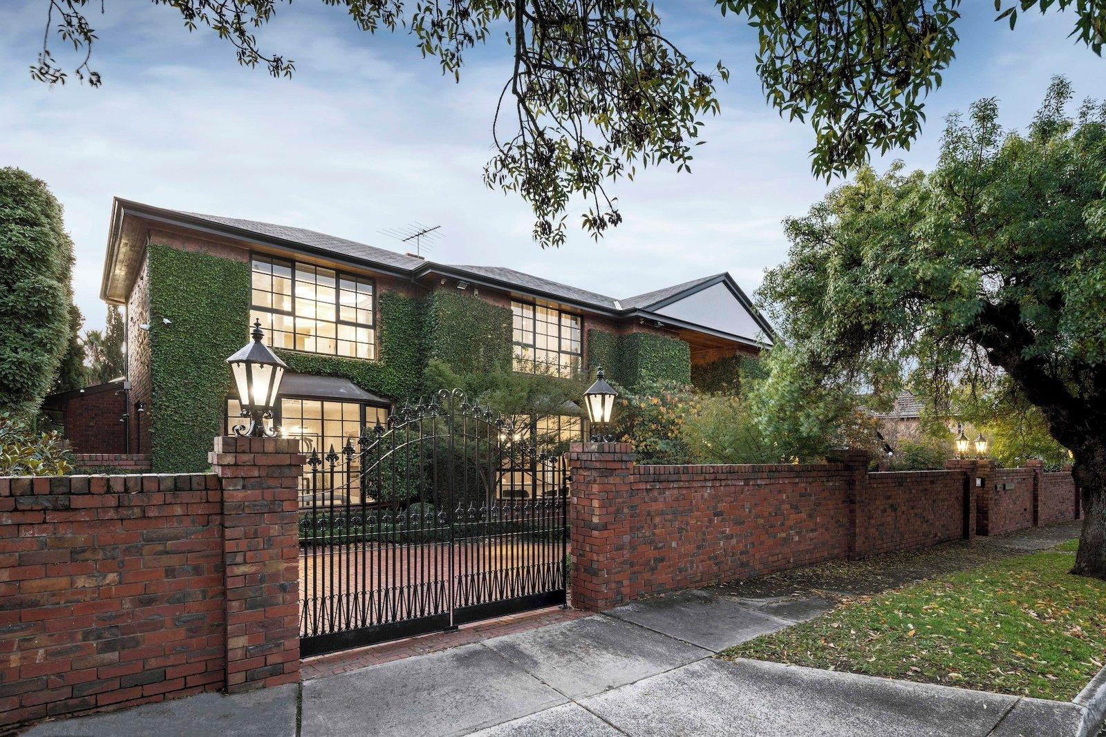 5 Grosvenor Court, Toorak, 3142