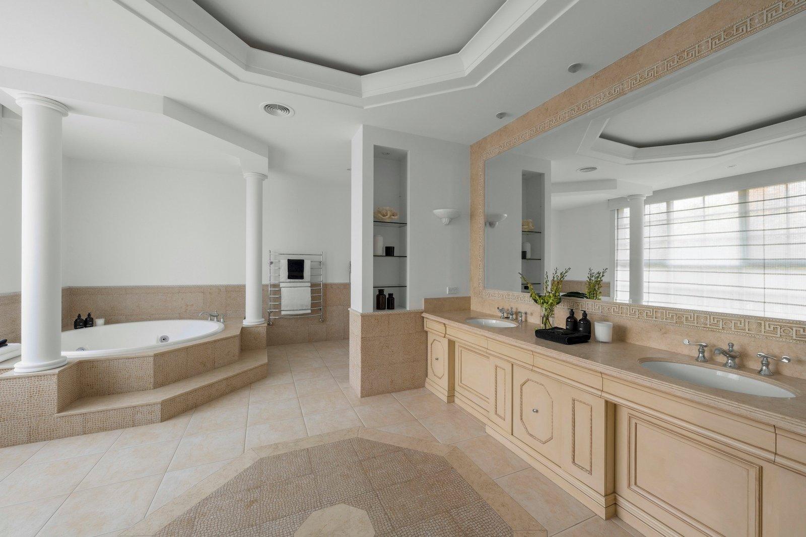 5 Grosvenor Court, Toorak, 3142