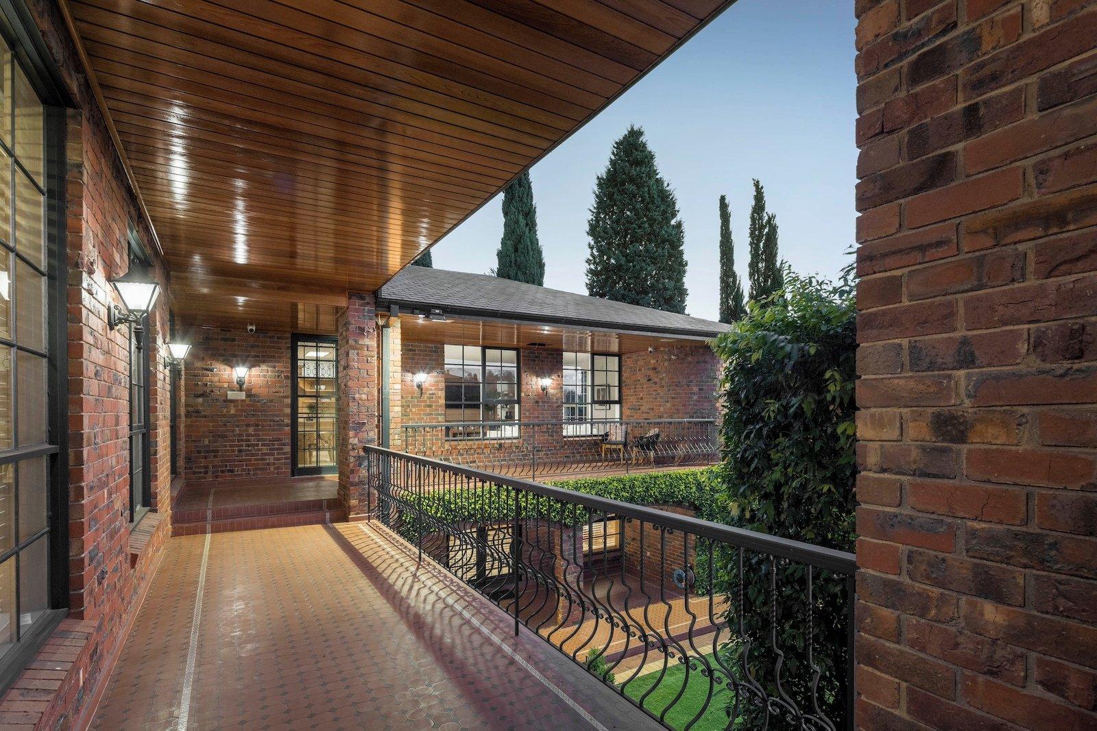 5 Grosvenor Court, Toorak, 3142