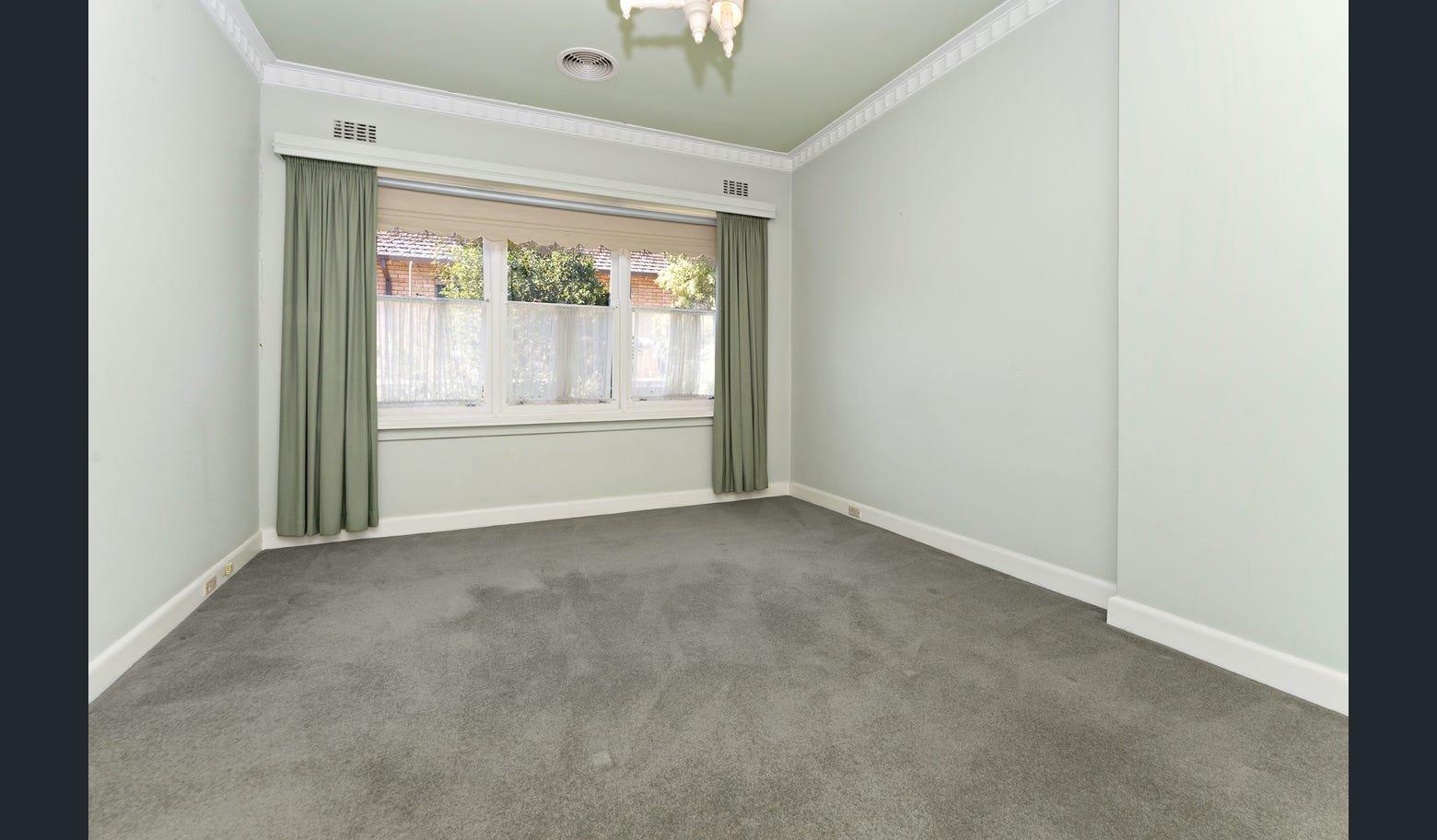 5/3 Stonehaven Court, Toorak, Vic