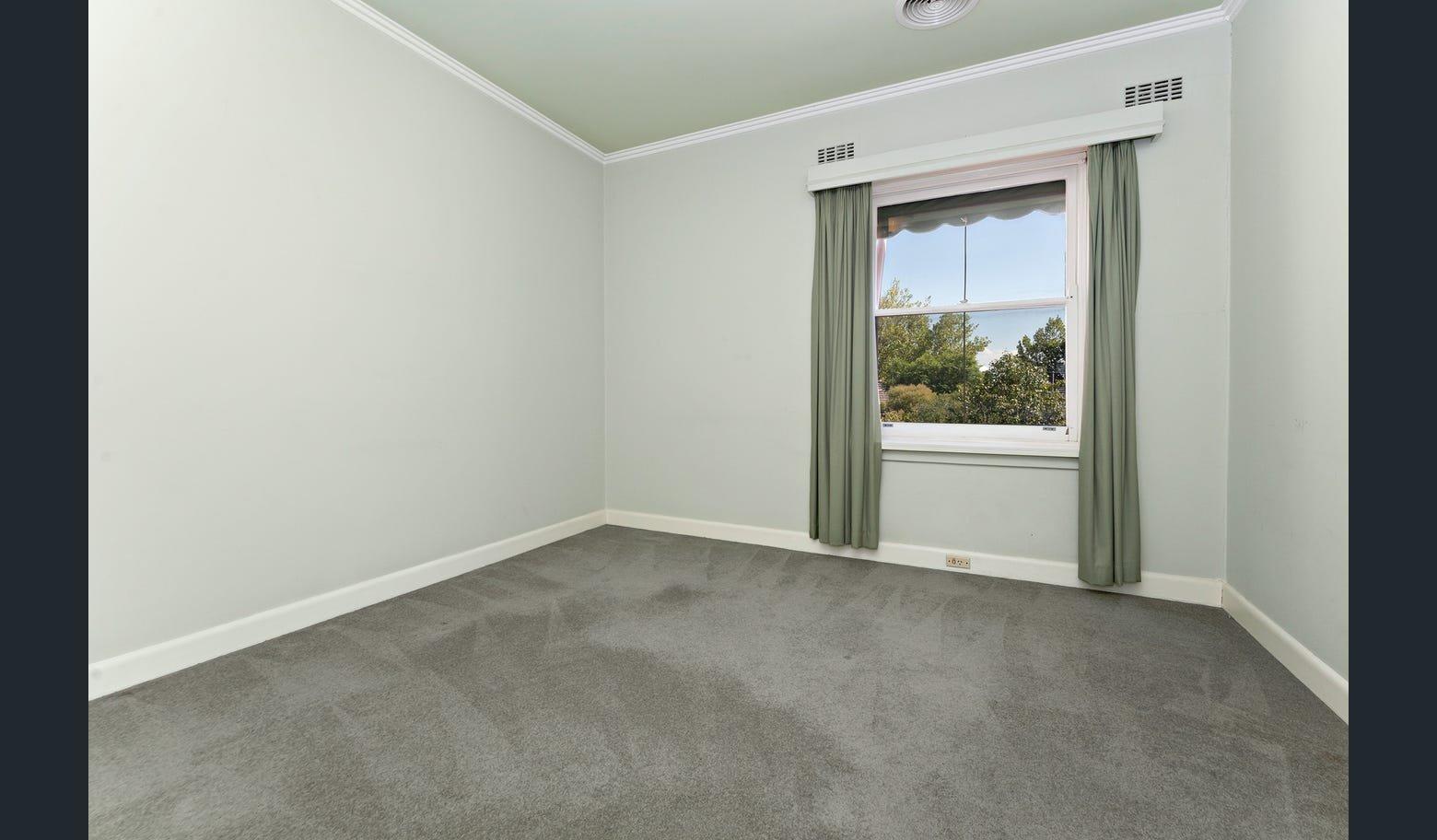 5/3 Stonehaven Court, Toorak, Vic