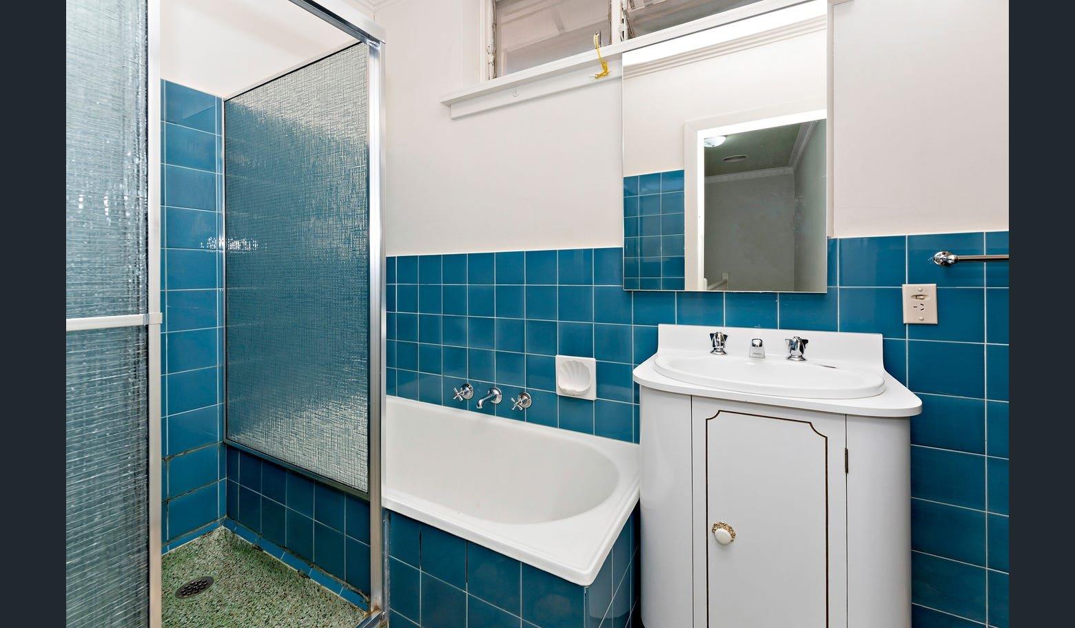 5/3 Stonehaven Court, Toorak, Vic