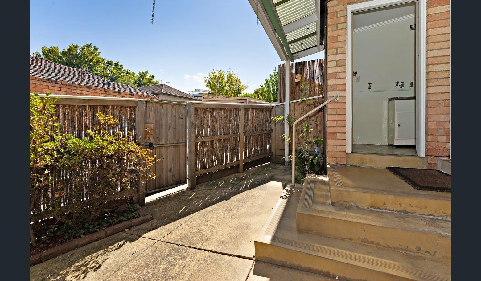 5/3 Stonehaven Court, Toorak, Vic